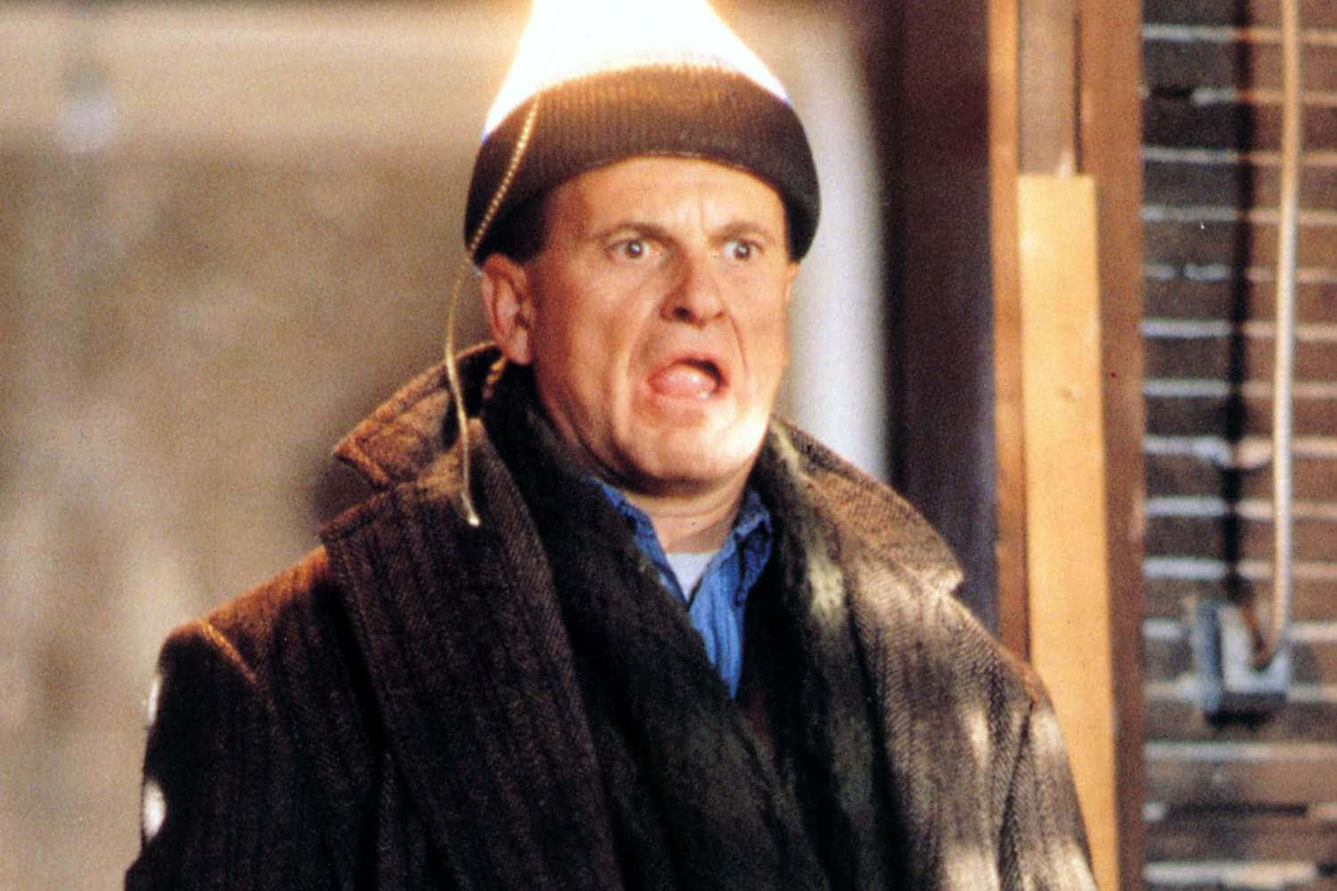 Joe Pesci, dark coat, beanie, HD Desktop Wallpaper
