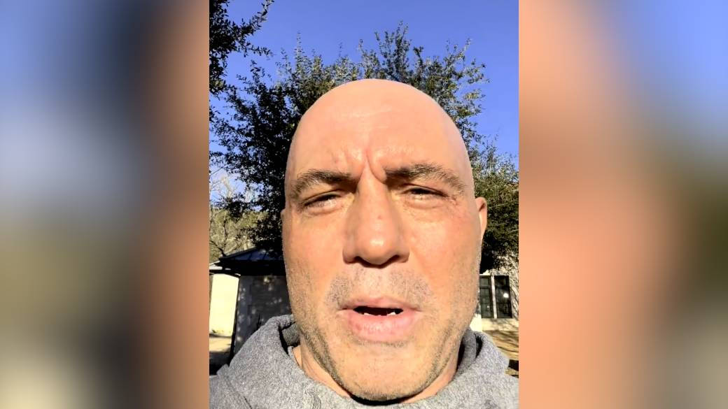 Joe Rogan, gray hoodie, clear blue sky, SD Desktop Wallpaper