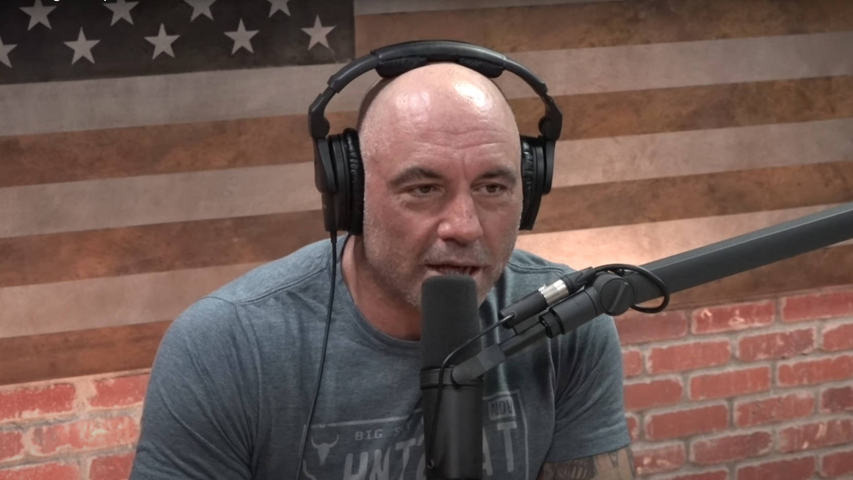 Joe Rogan, podcast, headphones, HD Desktop Wallpaper