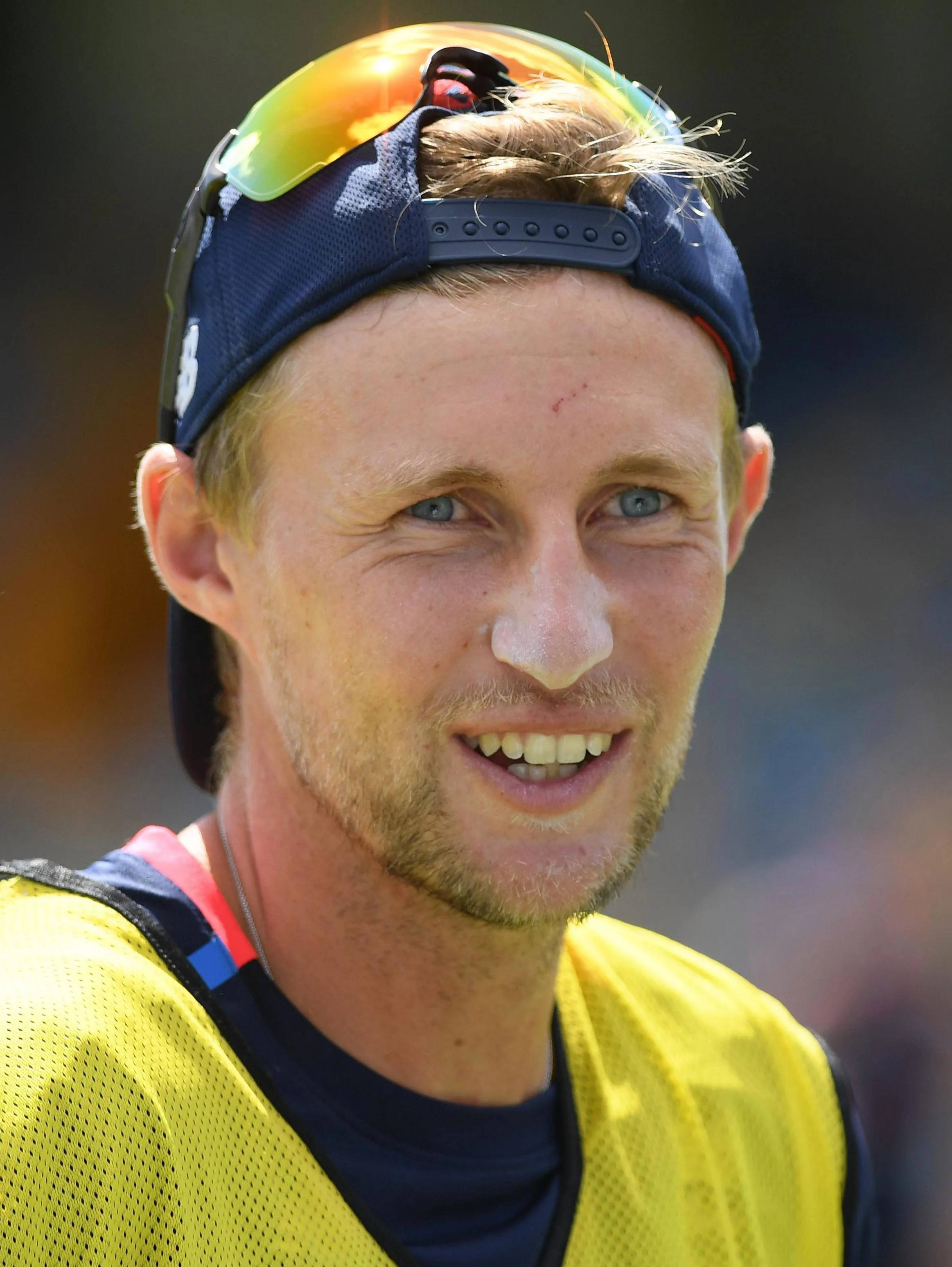 Joe Root, yellow vest, blue cap, 2K Phone Wallpaper