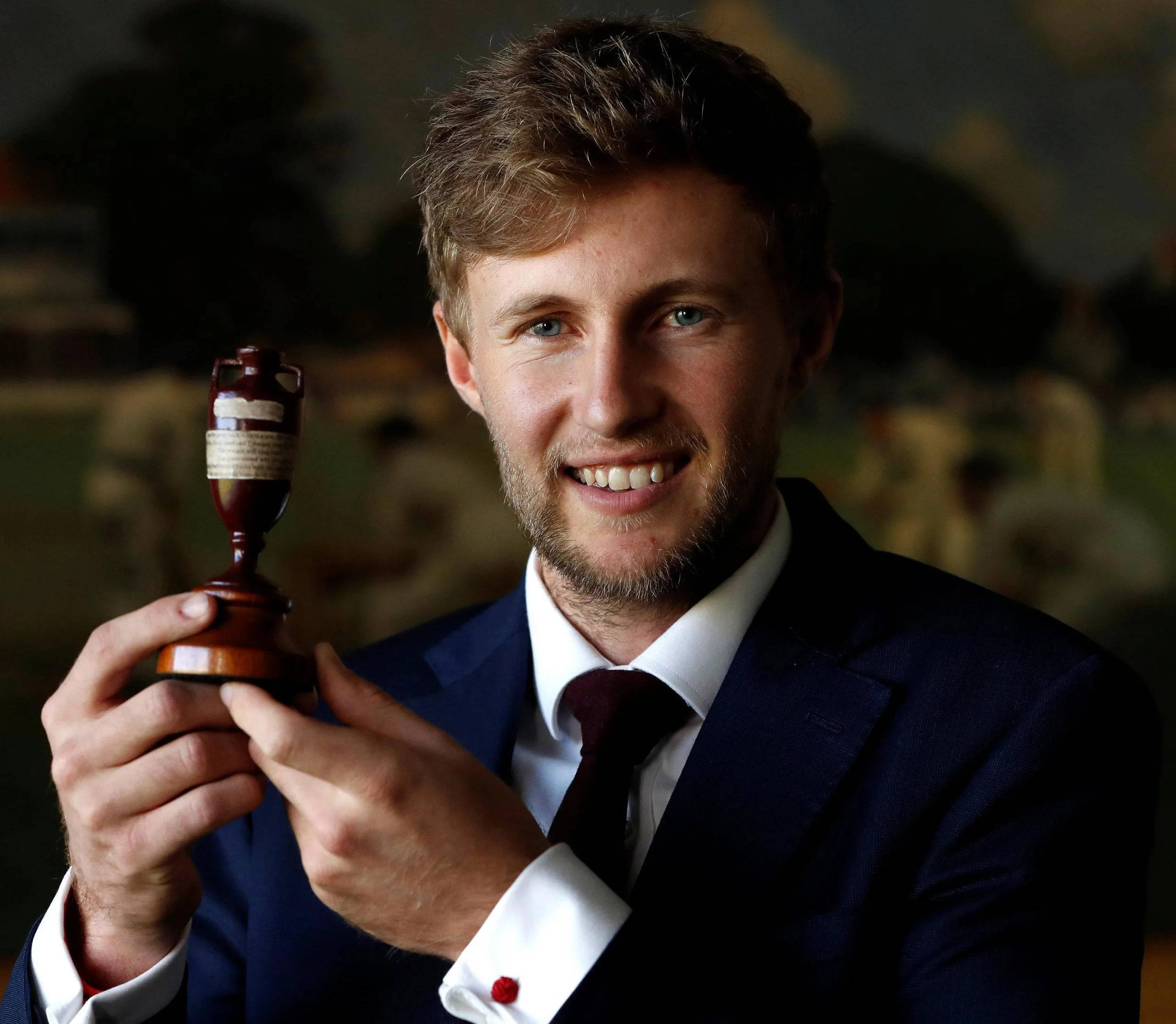 Joe Root, mini ashes urn, cricket trophy, 2K Desktop Wallpaper