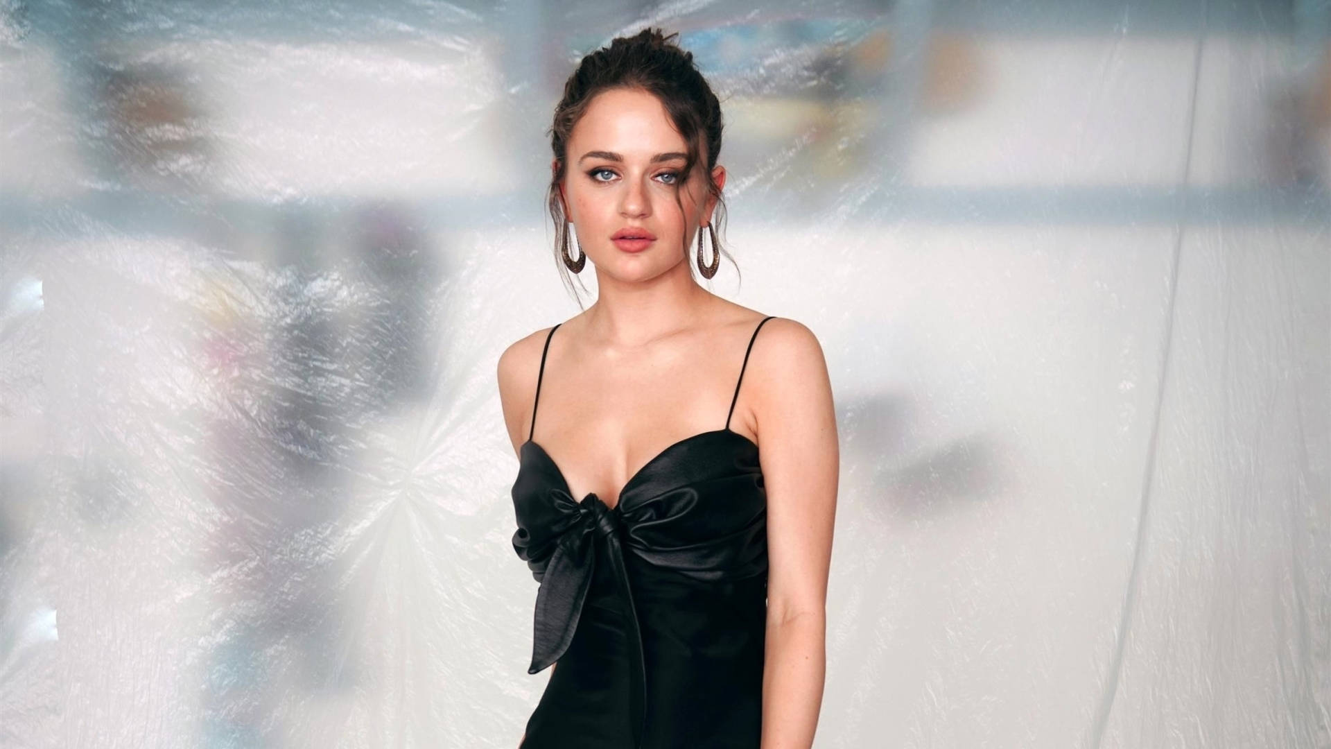 Joey King, black satin dress, bow, Full HD Desktop Wallpaper