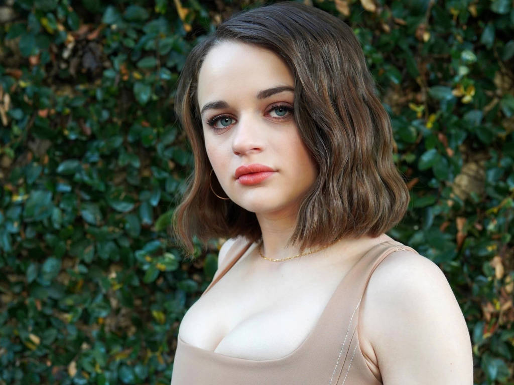 Joey King, wavy brown hair, green eyes, SD Desktop Wallpaper