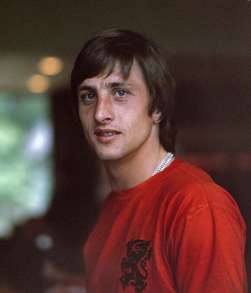 Johan Cruyff, red t-shirt, black lion emblem, SD Phone Wallpaper