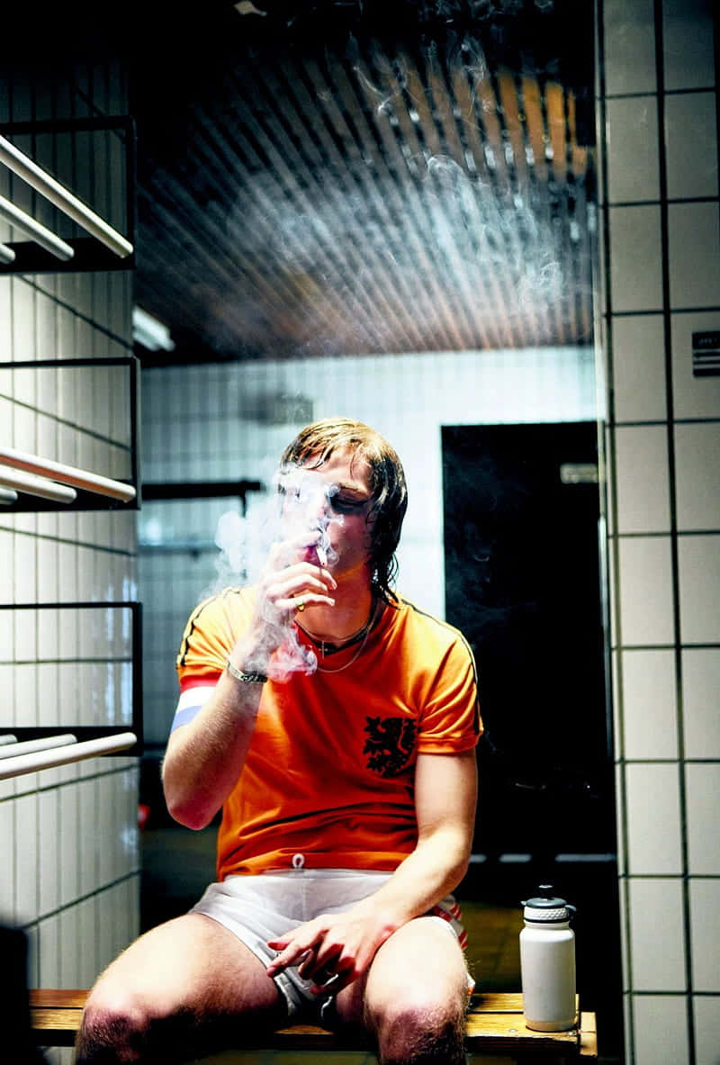 Johan Cruyff, orange shirt, smoking, SD Phone Wallpaper