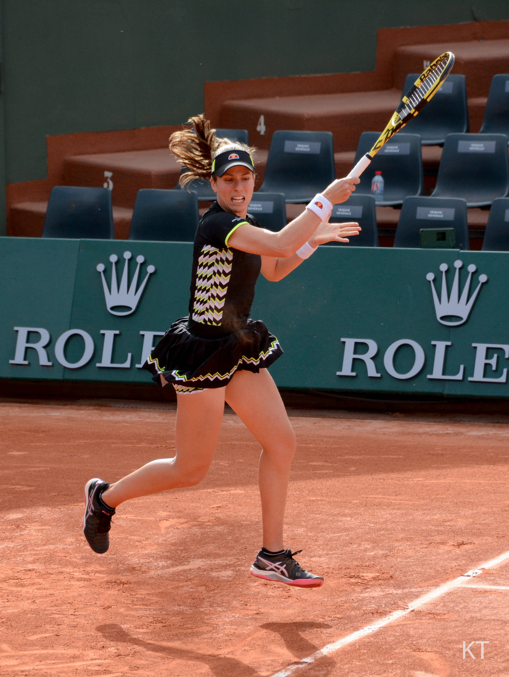 Johanna Konta, black and yellow gear, clay court, 2K Phone Wallpaper