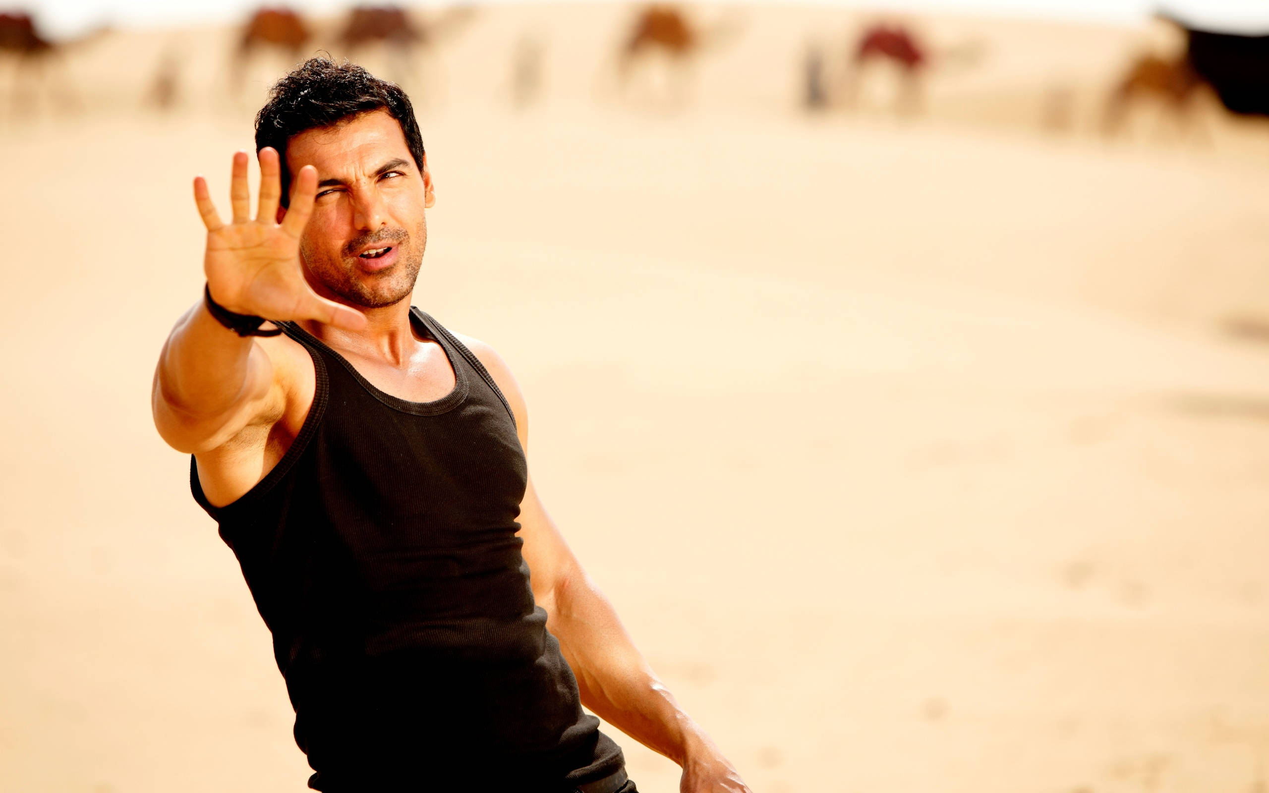 John Abraham, black tank top, desert, 2K Desktop Wallpaper