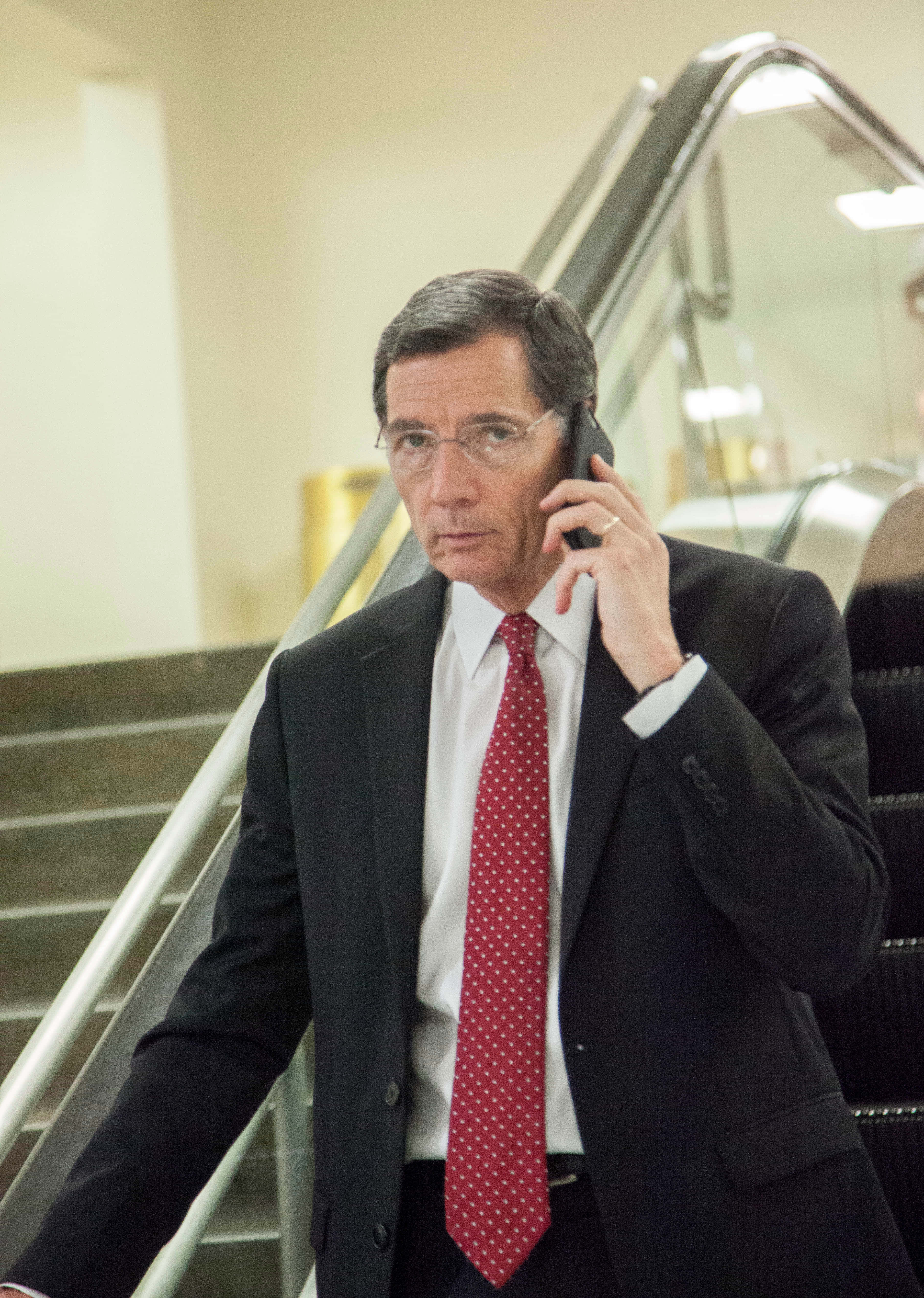 John Barrasso, dark suit, red polka dot tie, 4K Phone Wallpaper