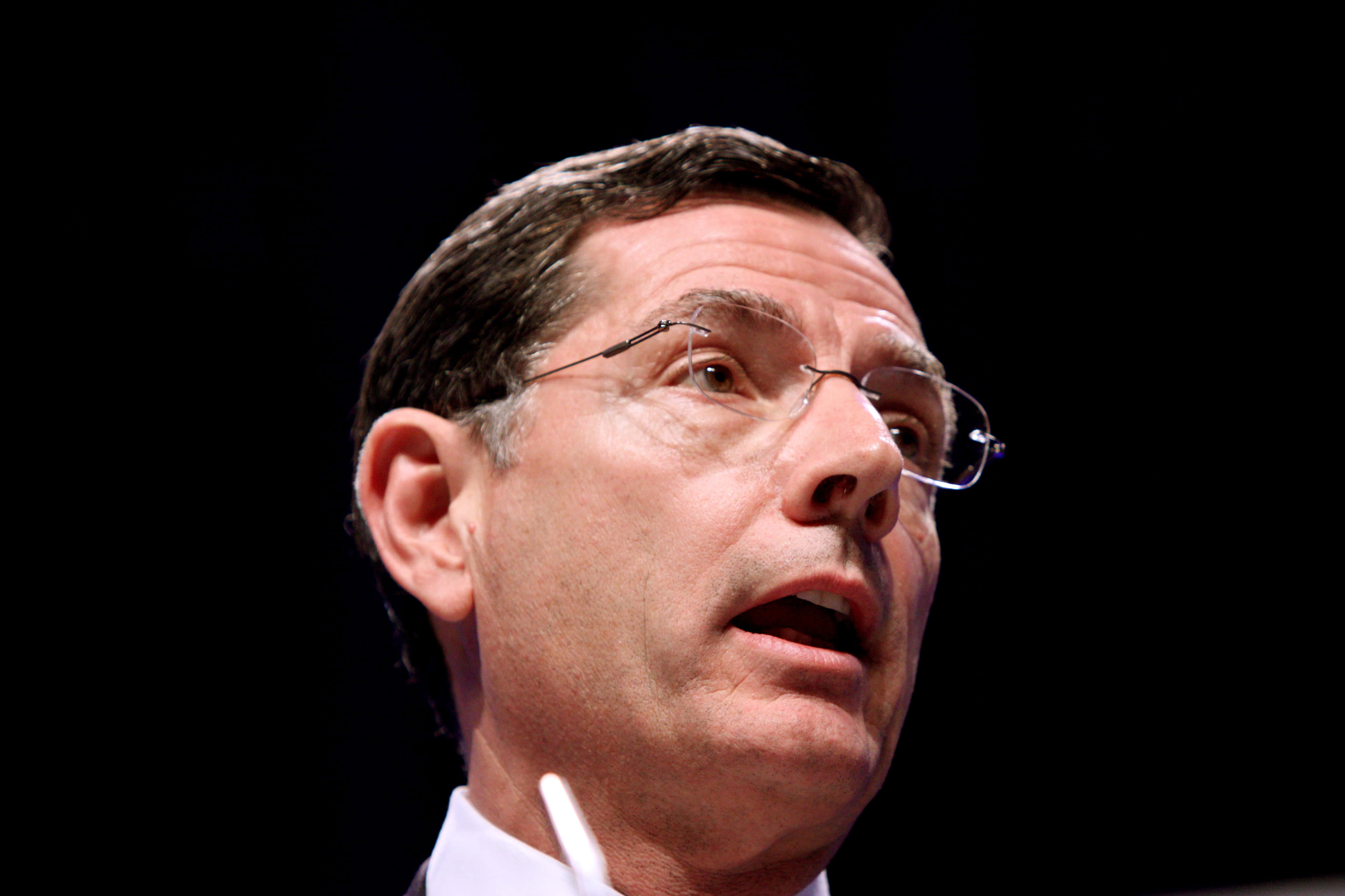 John Barrasso, glasses, dark background, 4K Desktop Wallpaper