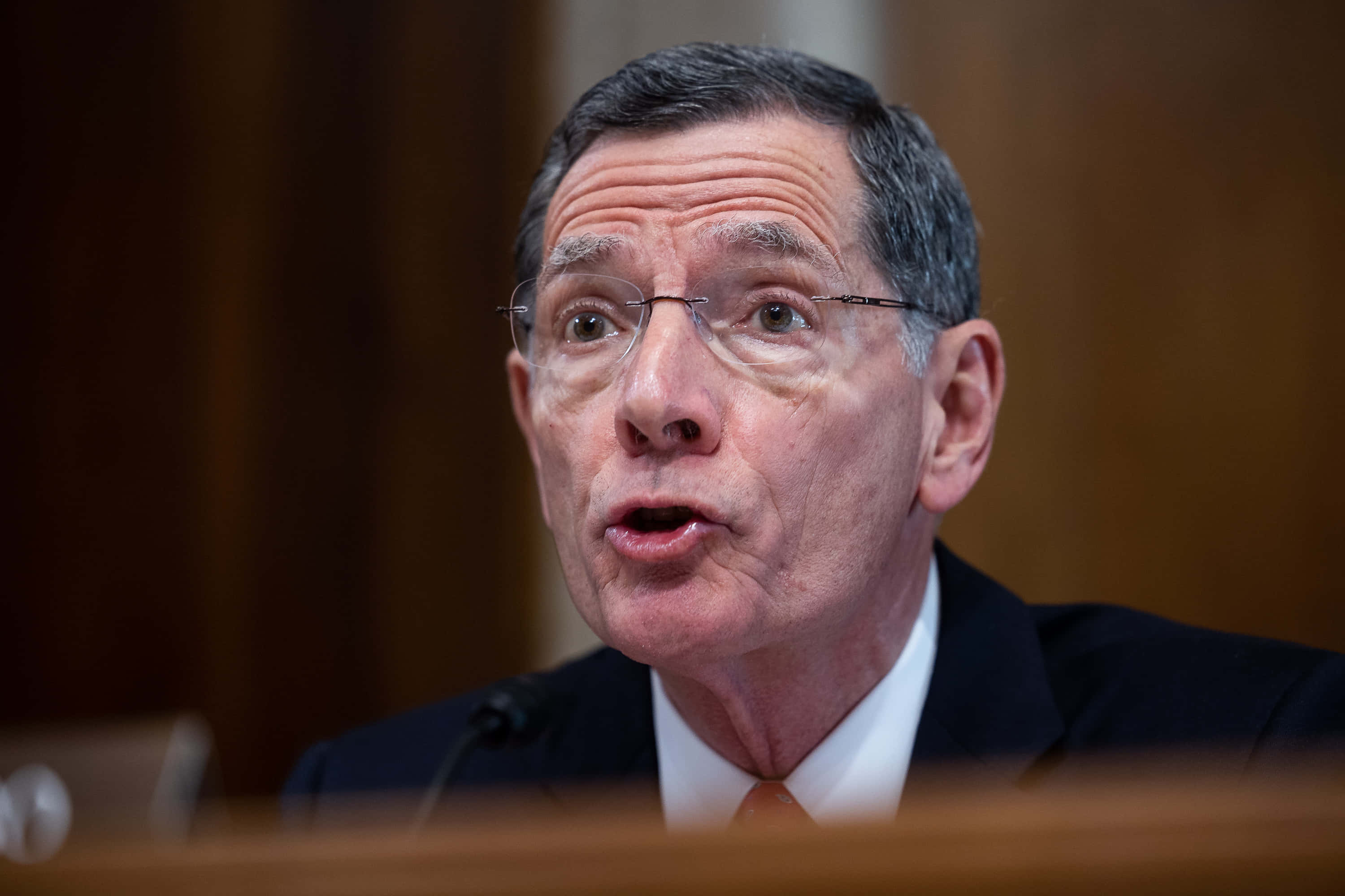 John Barrasso, glasses, wooden hearing table, 2K Desktop Wallpaper