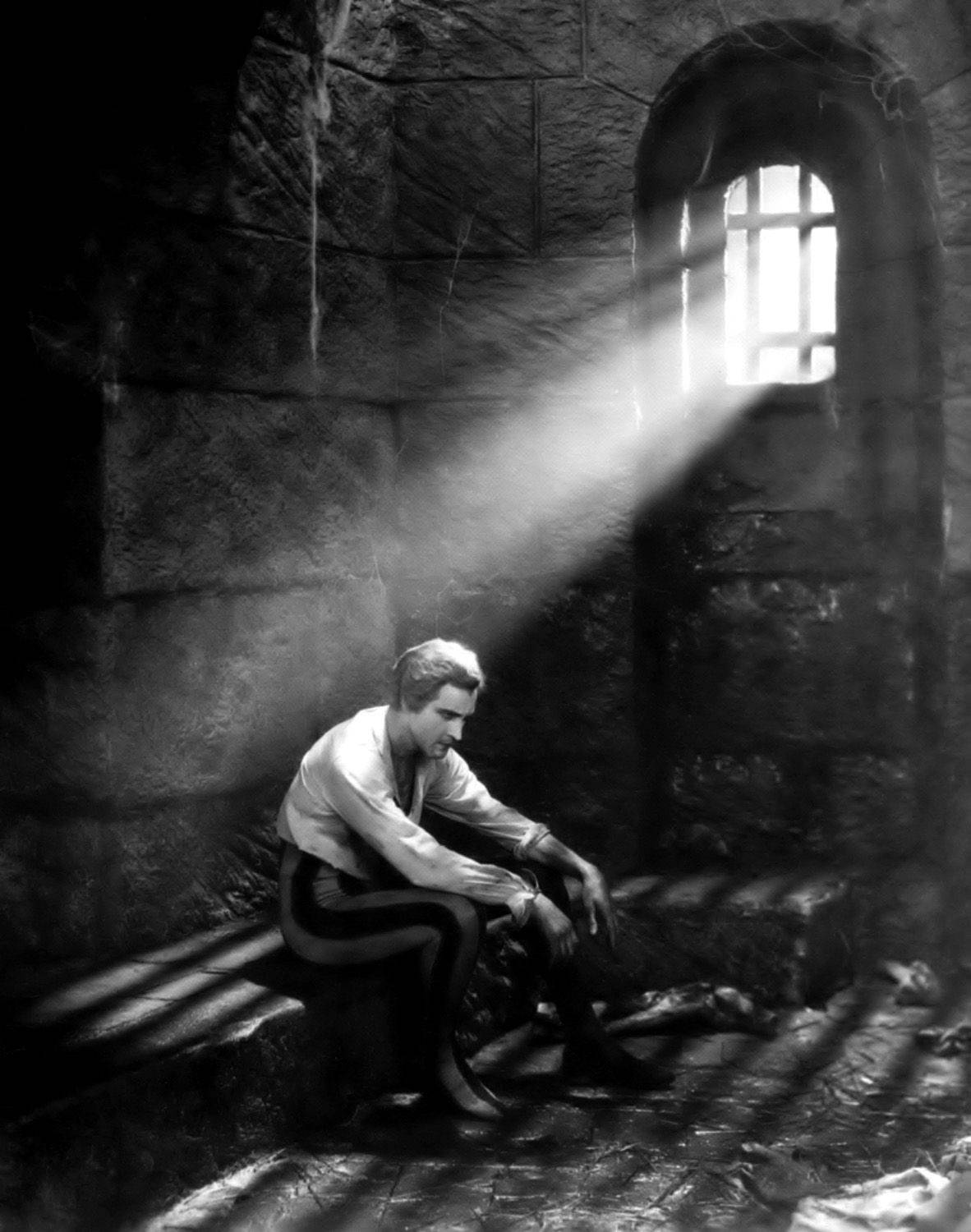 John Barrymore Hamlet, prison scene, stone cell, HD Phone Wallpaper