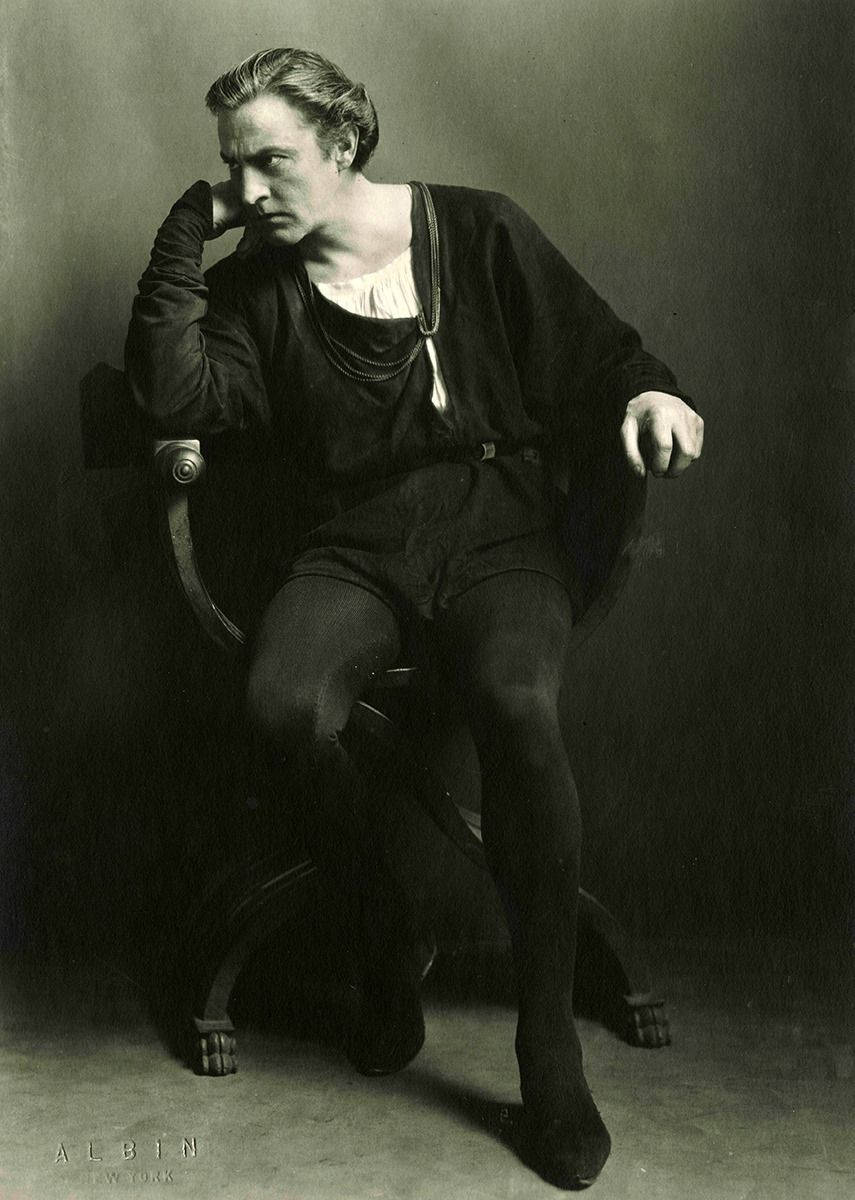 John Barrymore Hamlet, vintage attire, moody studio portrait, SD Phone Wallpaper