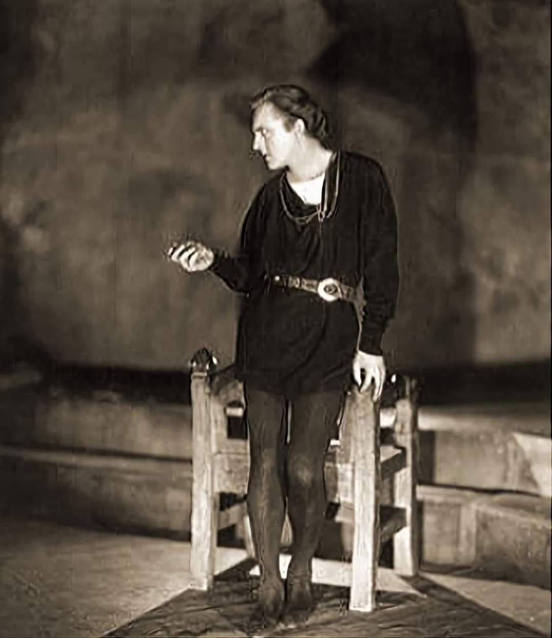 John Barrymore, Hamlet, classic hamlet performance, SD Phone Wallpaper