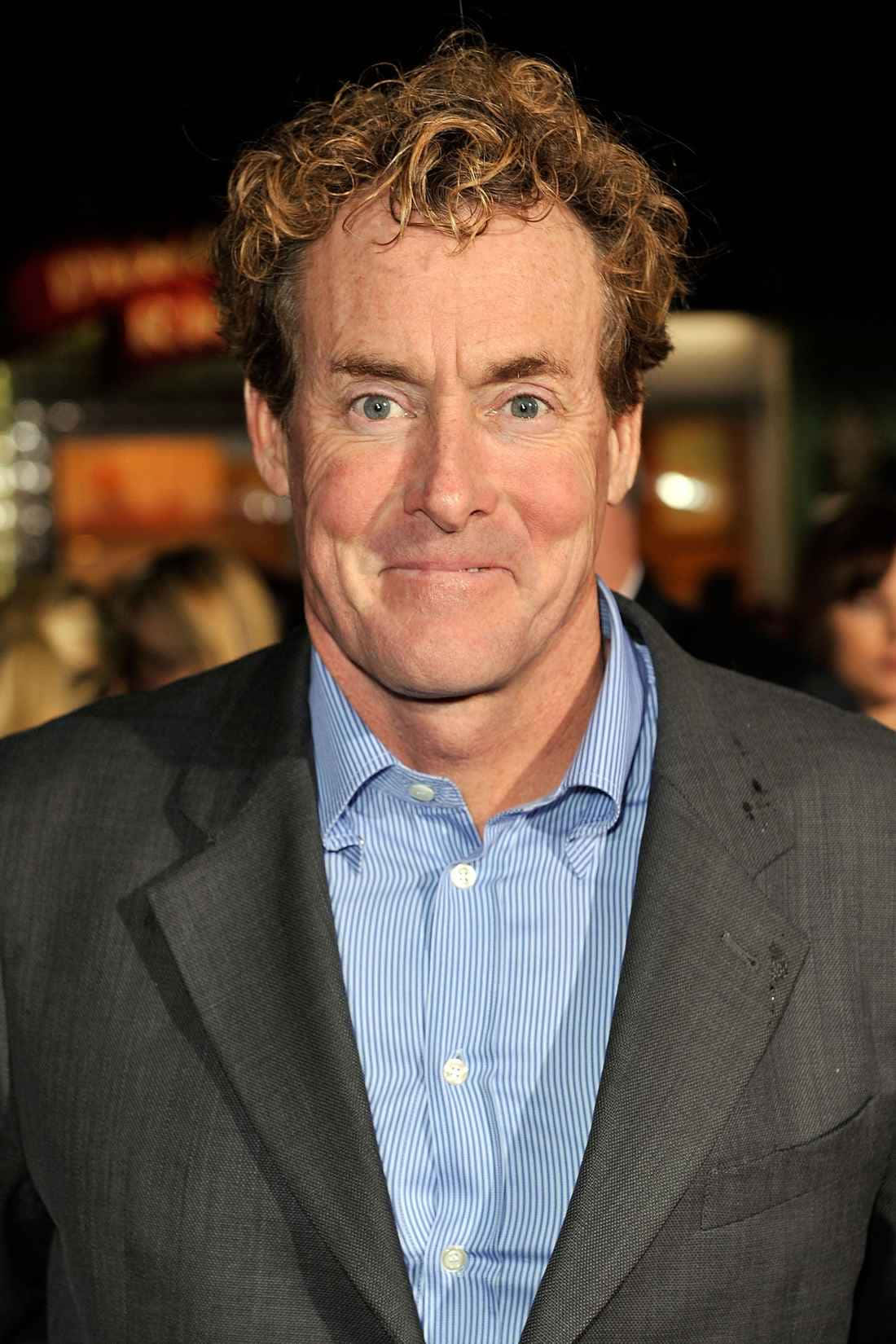 John C. McGinley, gray suit, blue striped shirt, HD Phone Wallpaper