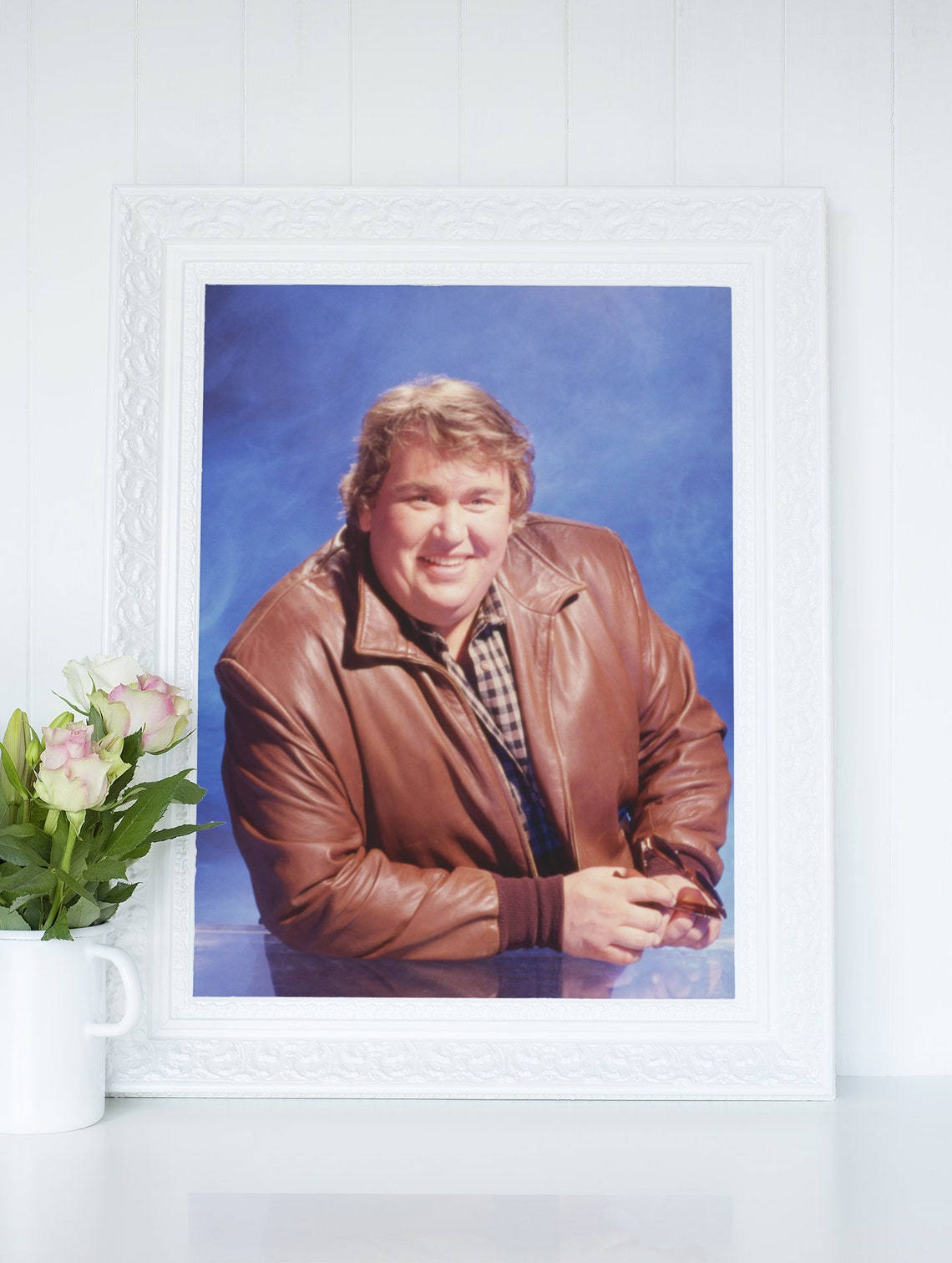 John Candy, brown leather jacket, pink and white roses, HD Phone Wallpaper