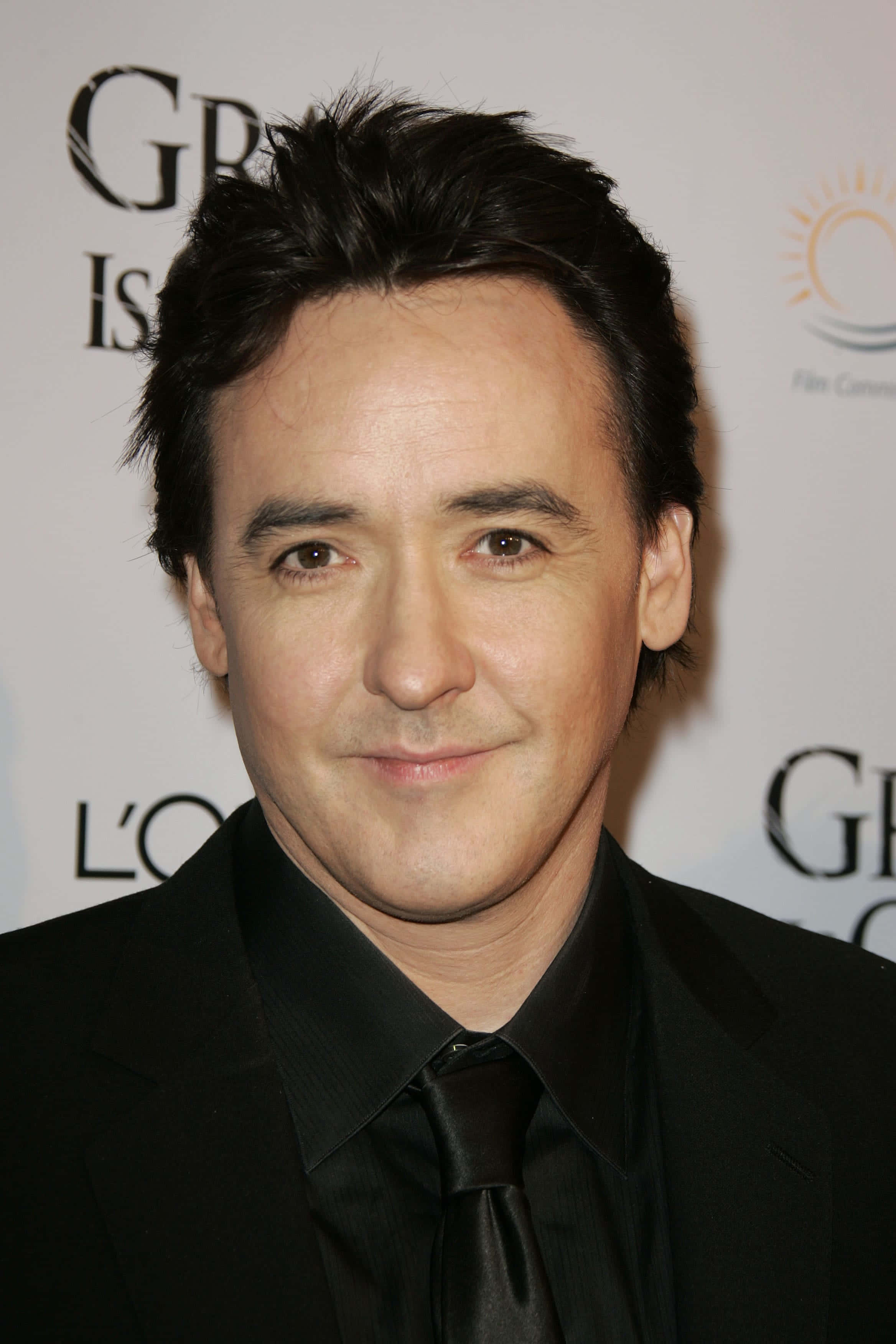 John Cusack, black suit and tie, formal event, 2K Phone Wallpaper