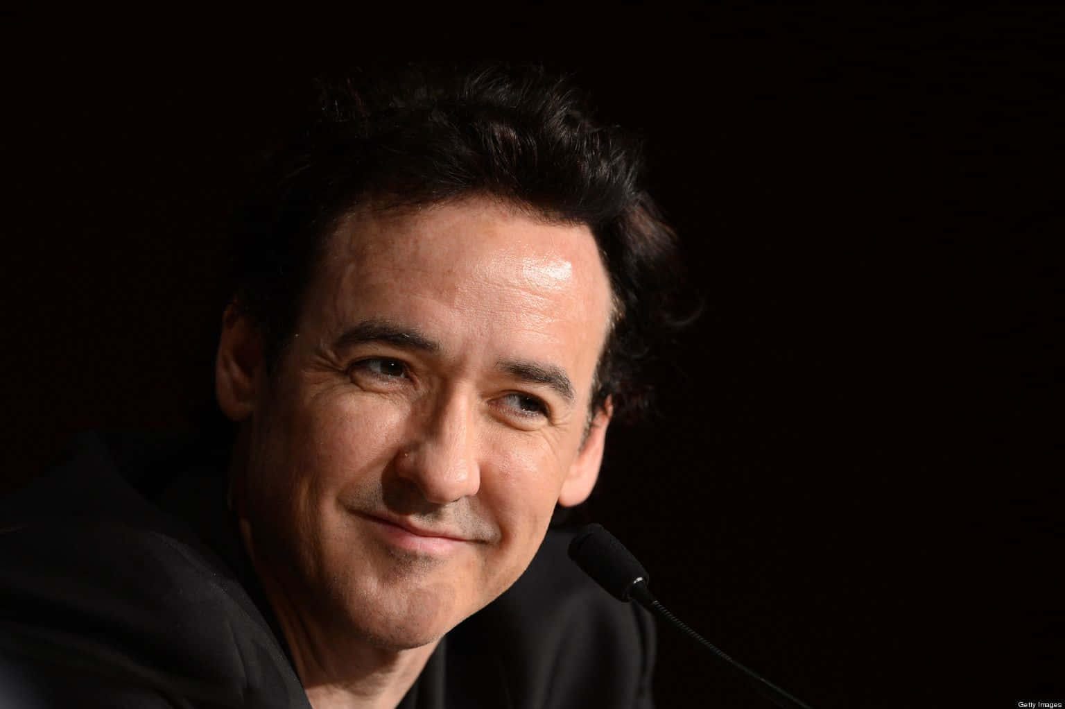 John Cusack, black background, microphone, HD Desktop Wallpaper