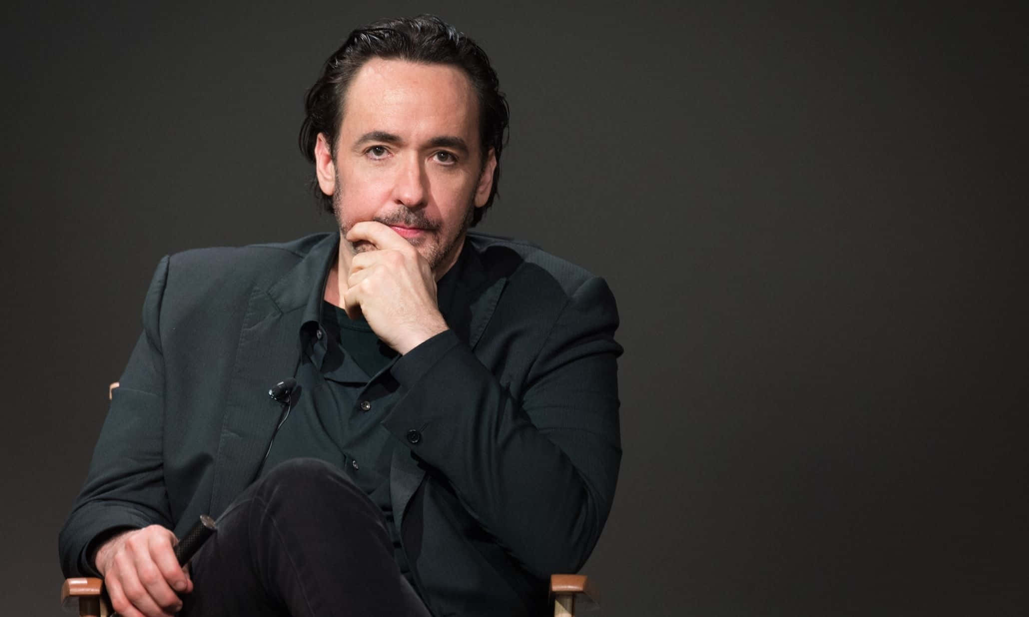 John Cusack, director's chair, dark gray background, Full HD Desktop Wallpaper