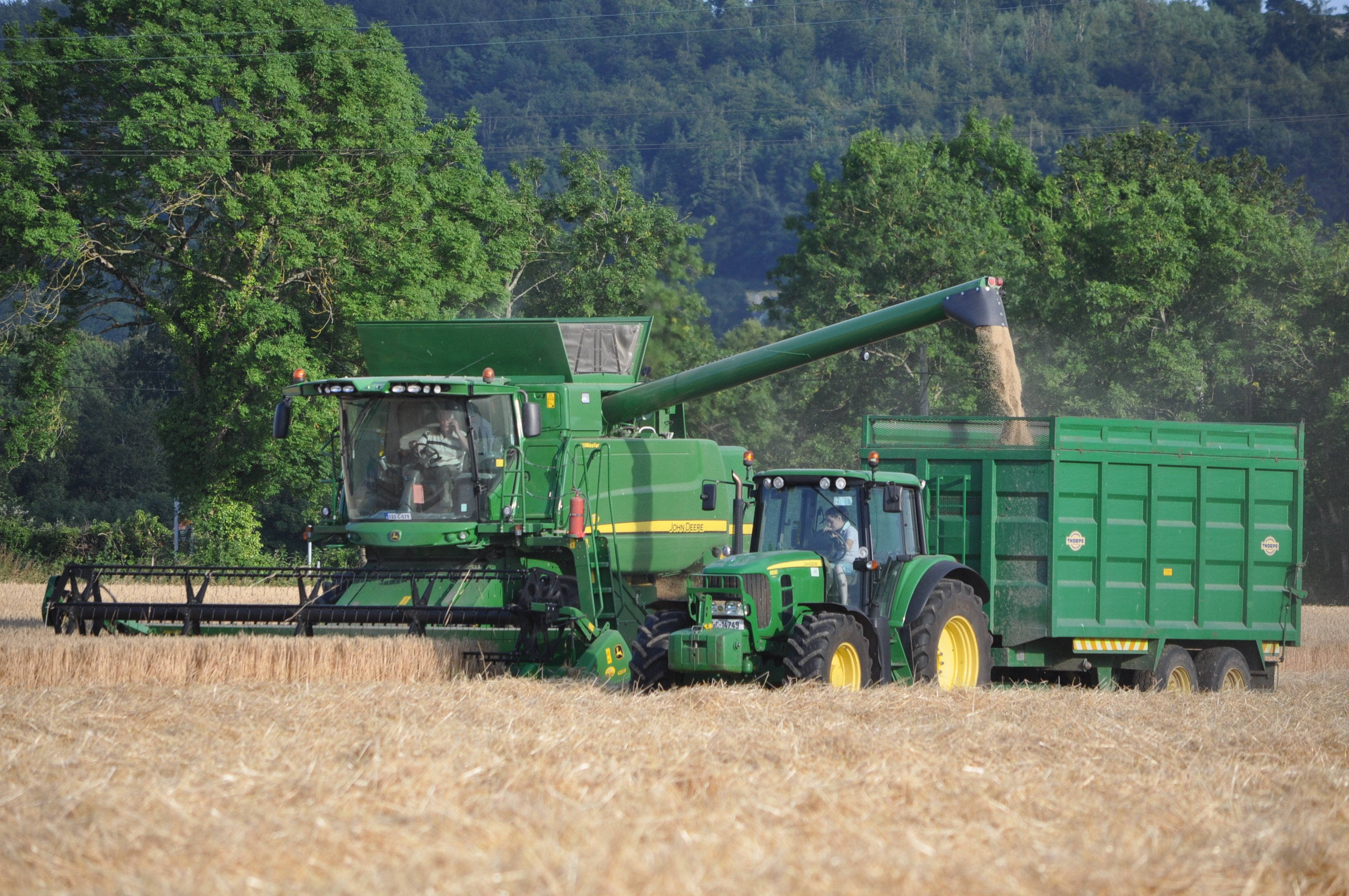 John Deere, combine harvester, green, 2K Desktop Wallpaper