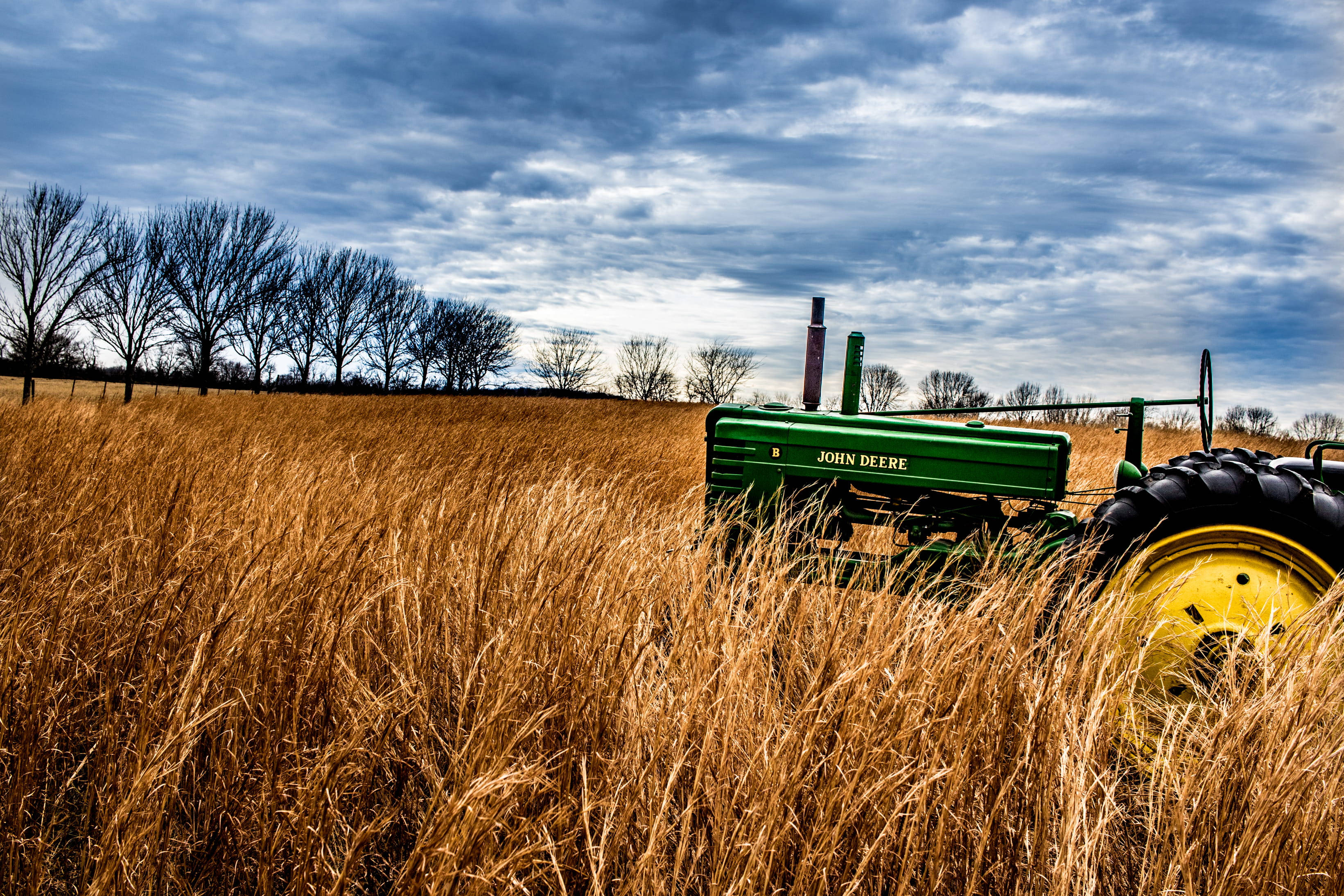 John Deere, tractor, field of tall golden grass, 2K Desktop Wallpaper