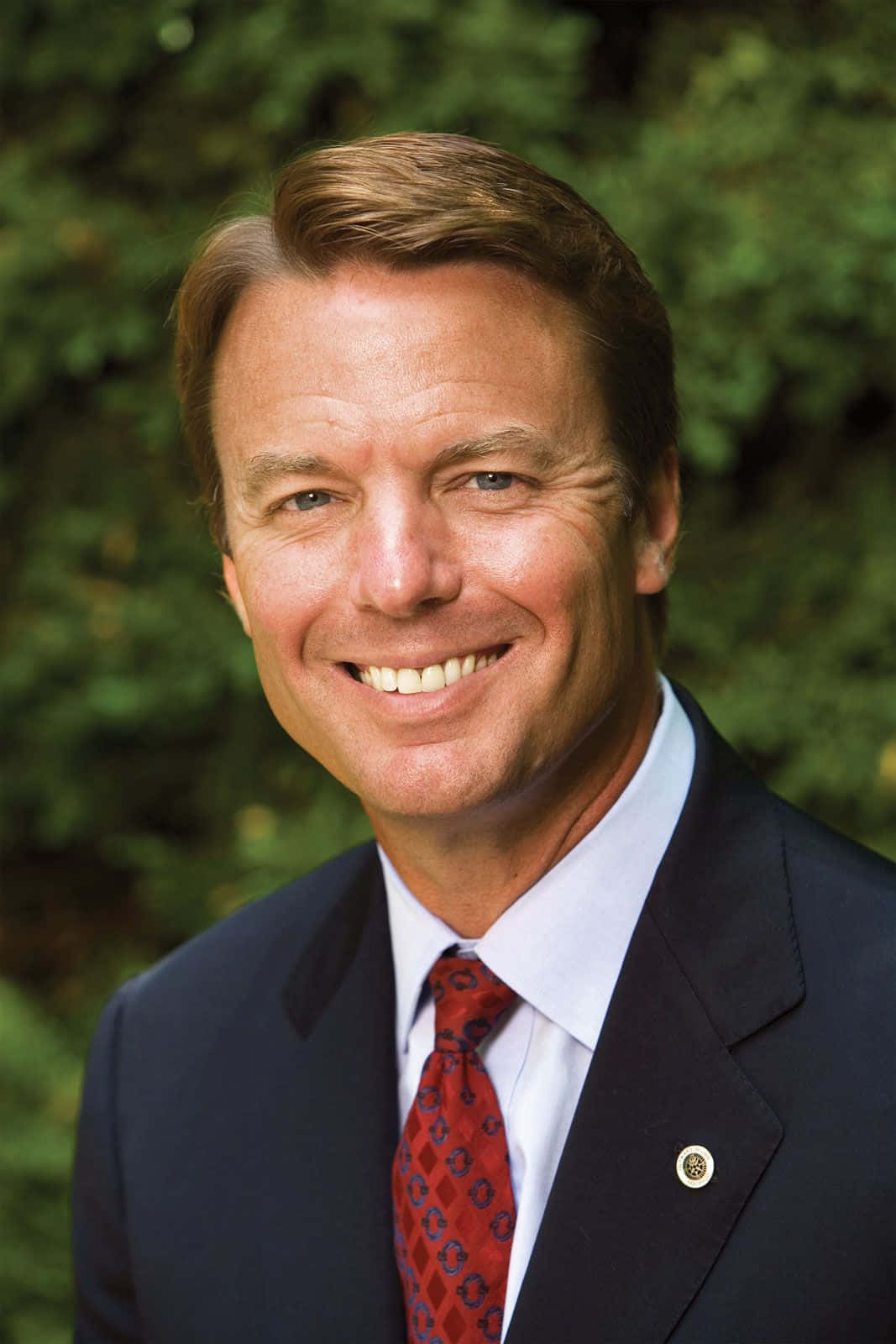 John Edwards, dark suit, red patterned tie, HD Phone Wallpaper