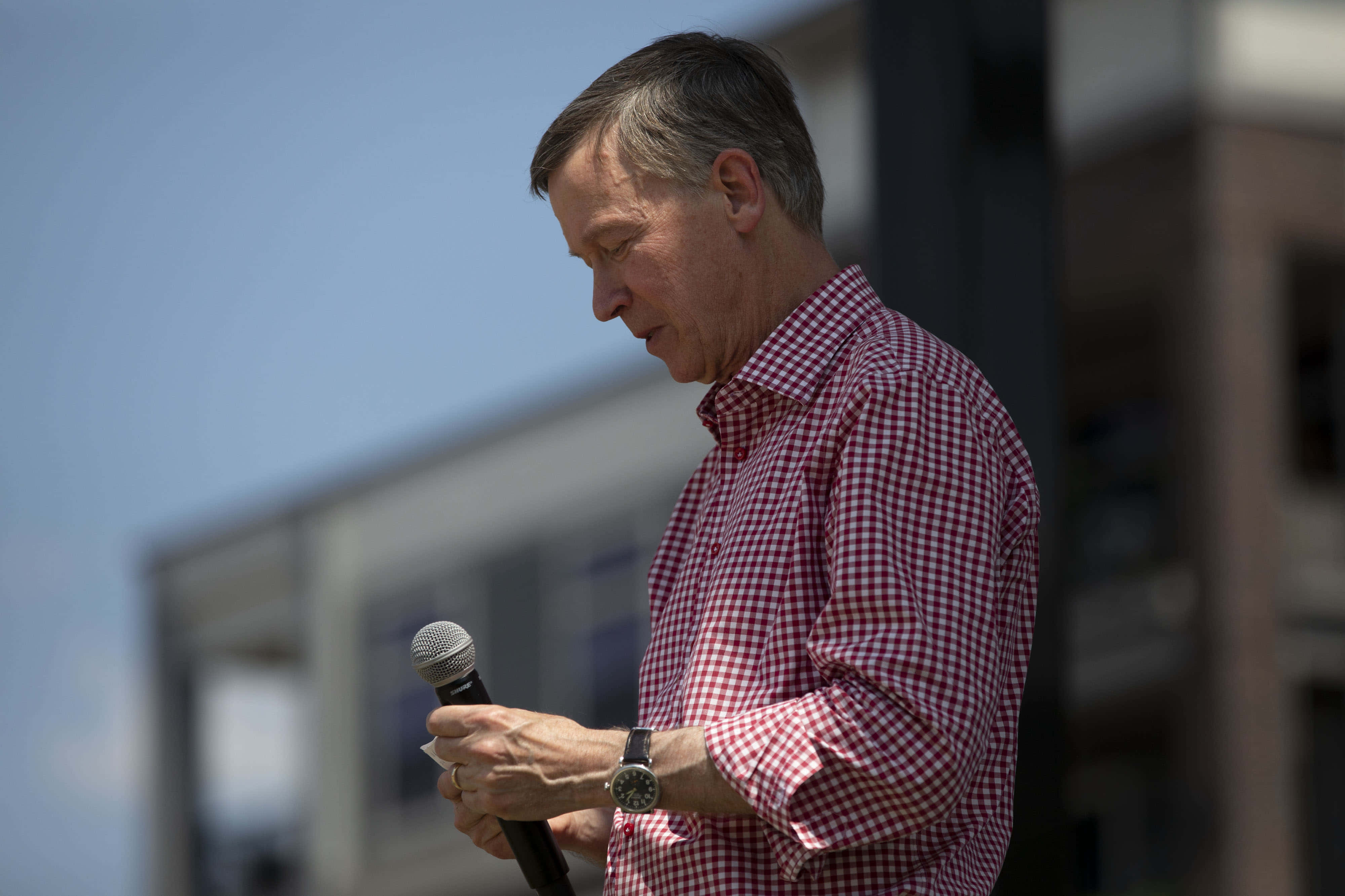 John Hickenlooper, microphone, red and white checkered shirt, 4K Desktop Wallpaper