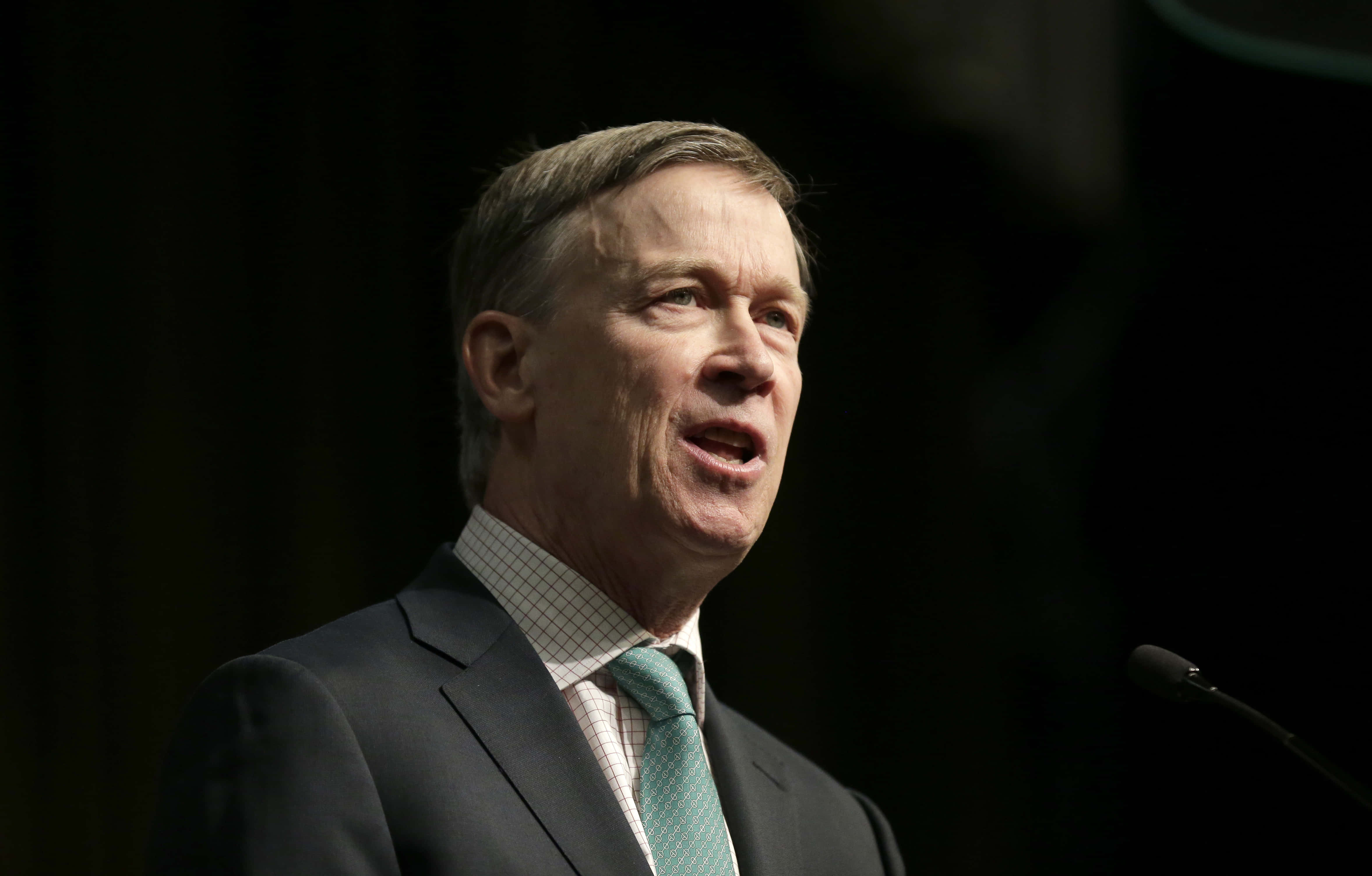 John Hickenlooper, dark suit, green tie, 4K Desktop Wallpaper