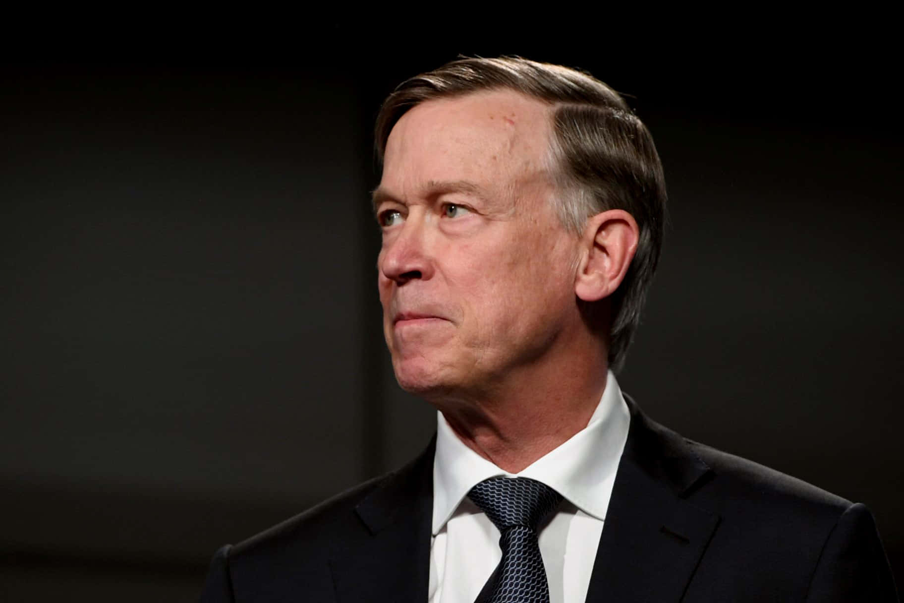 John Hickenlooper, dark suit, patterned tie, HD Desktop Wallpaper