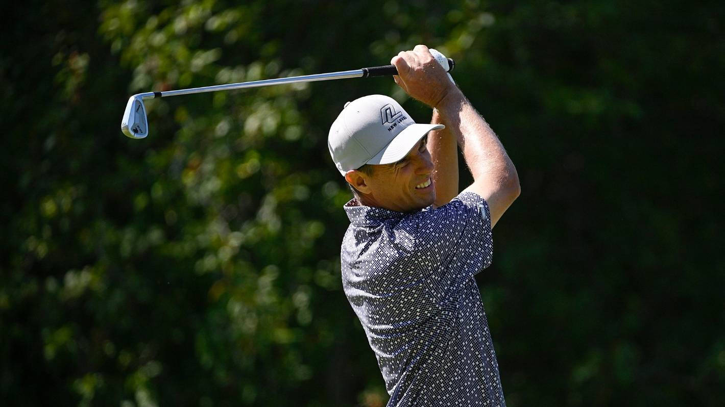 John Huston, golf, mid-swing, HD Desktop Wallpaper