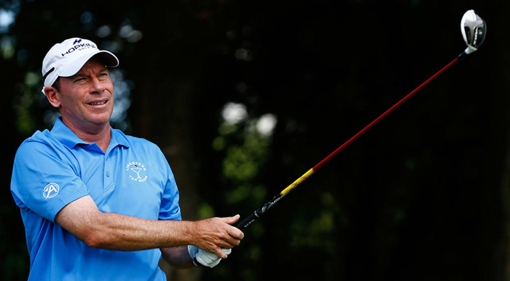 John Huston, red golf club, blue shirt, Full HD Desktop Wallpaper