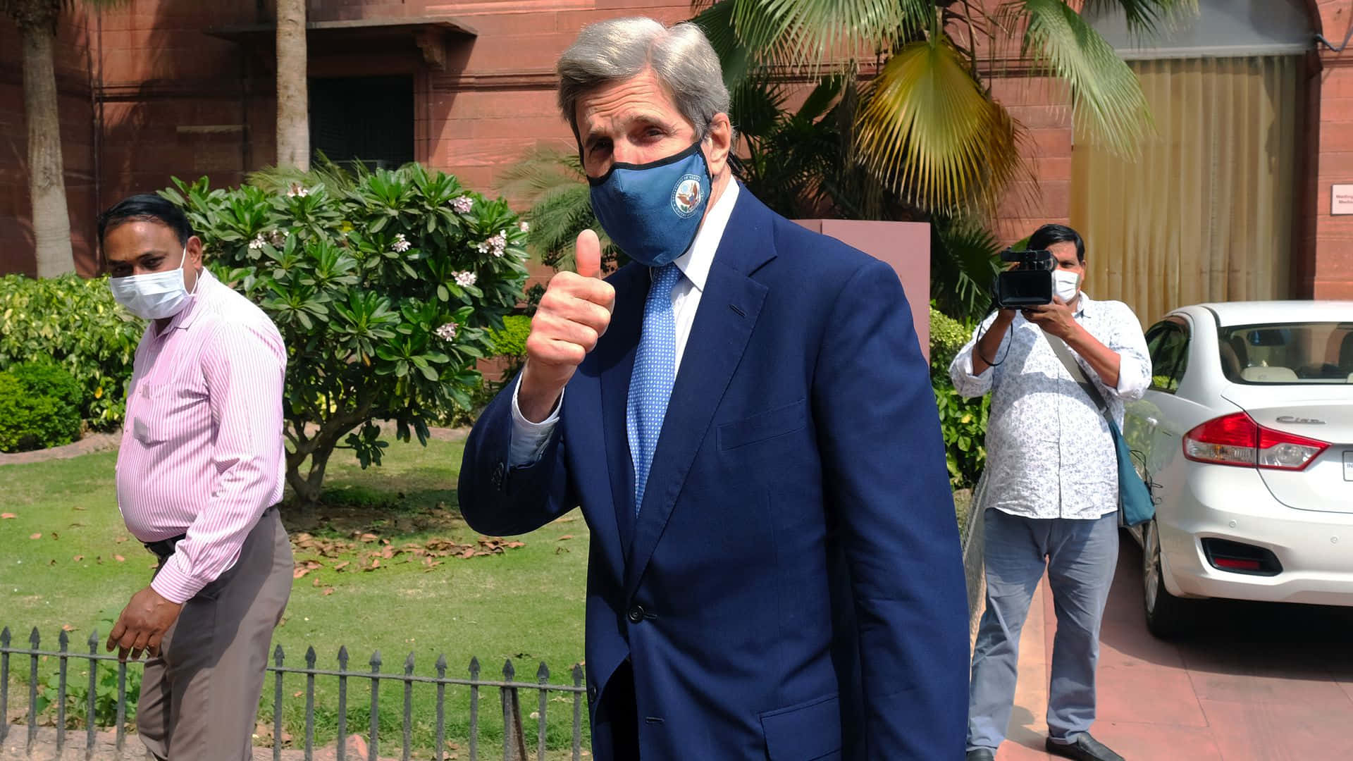 John Kerry, blue suit, face mask, Full HD Desktop Wallpaper