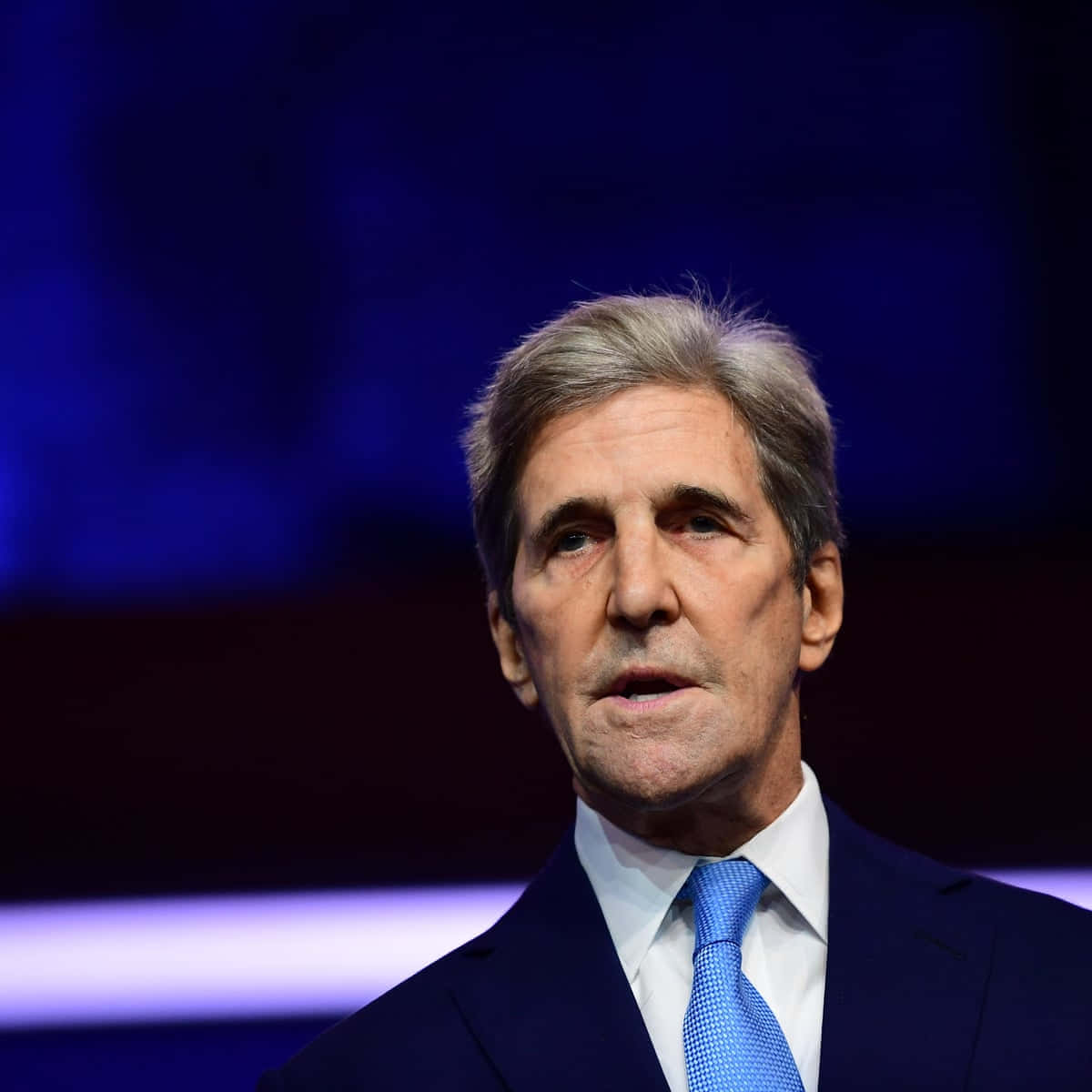 John Kerry, dark suit, blue tie, SD Desktop Wallpaper