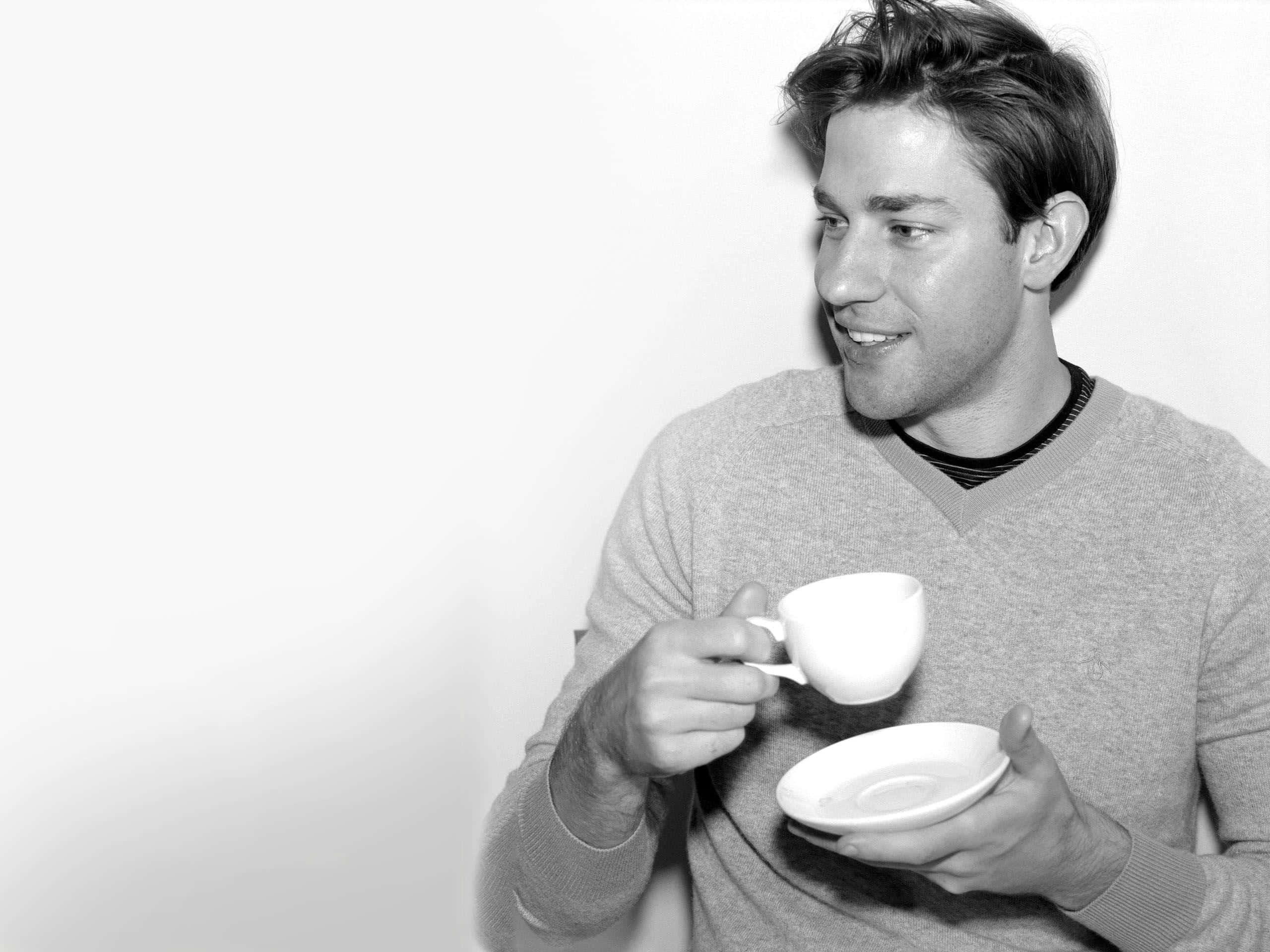 John Krasinski, sweater, teacup, 2K Desktop Wallpaper