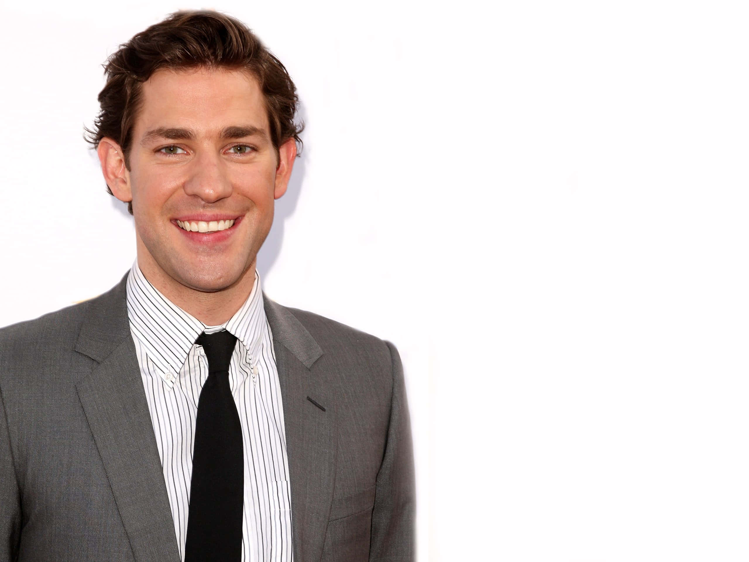 John Krasinski, gray suit, striped shirt, 2K Desktop Wallpaper