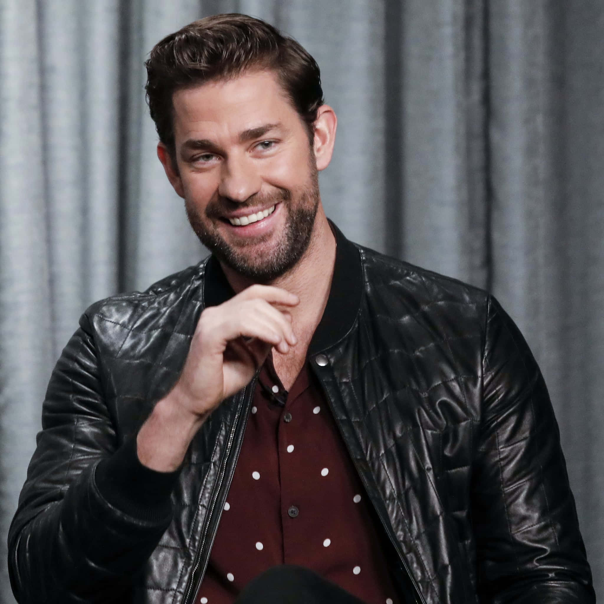 John Krasinski, black quilted leather jacket, polka-dot shirt, Full HD Desktop Wallpaper