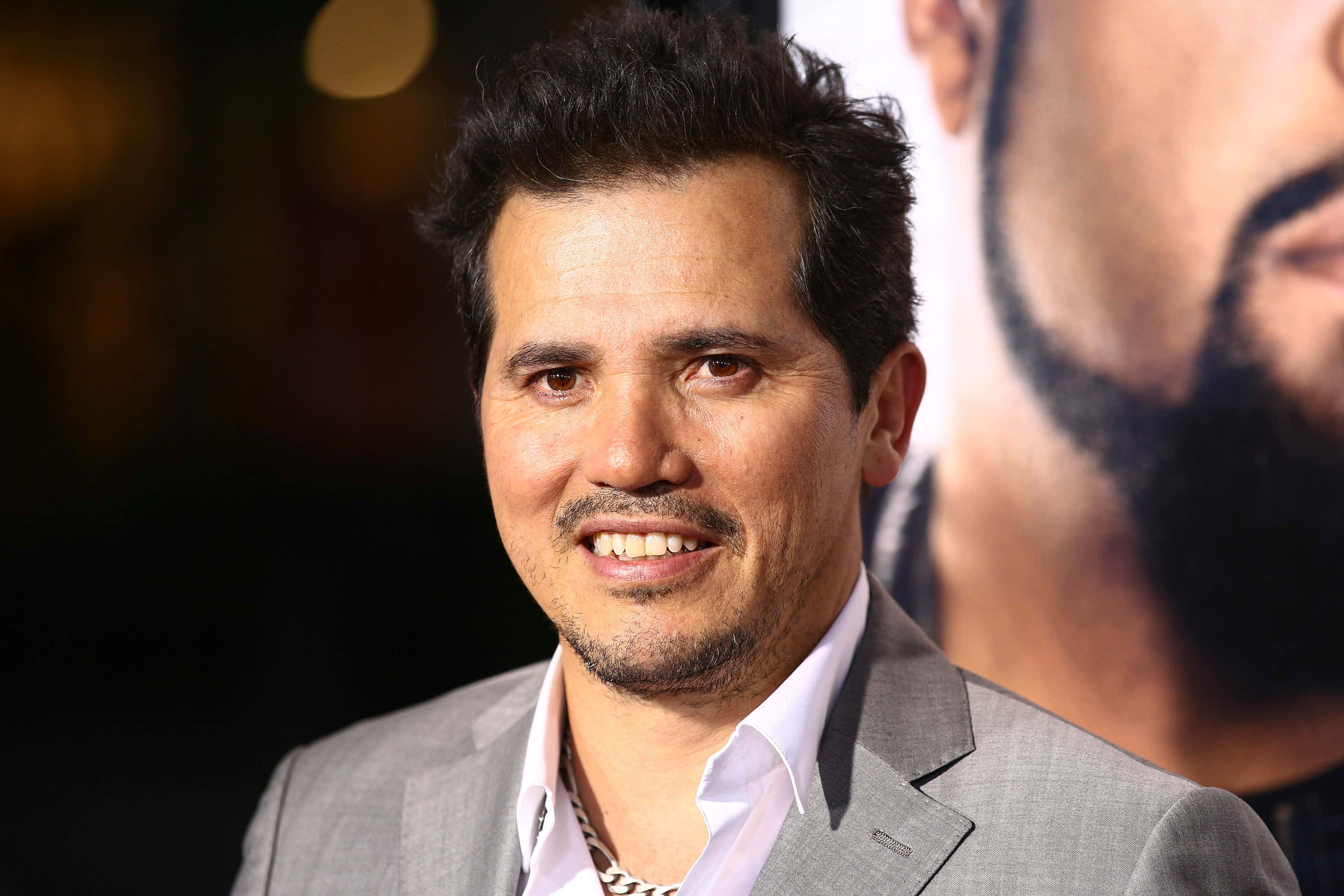John Leguizamo, gray suit, dark hair, 2K Desktop Wallpaper