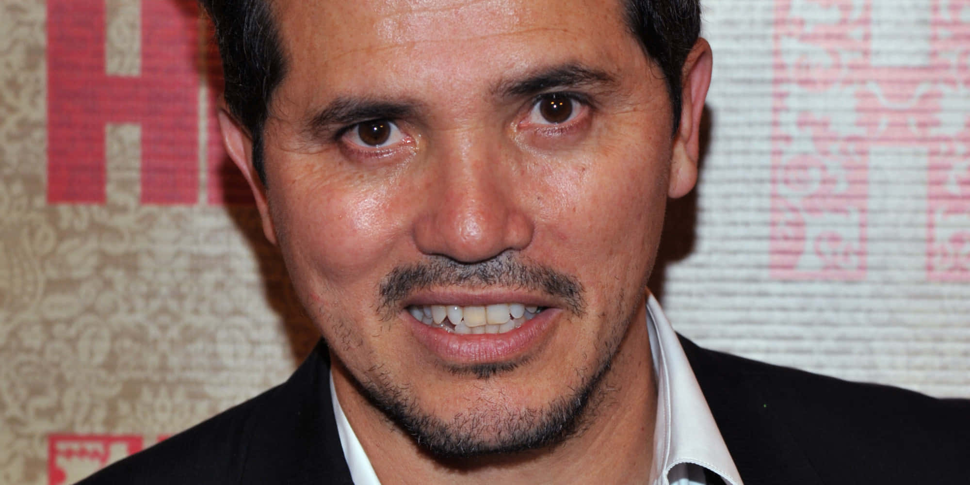 John Leguizamo, black suit, white shirt, Full HD Desktop Wallpaper