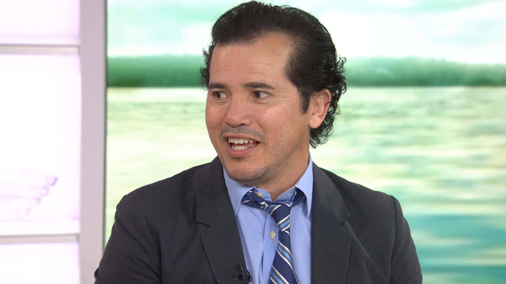 John Leguizamo, television set, suit and tie, Full HD Desktop Wallpaper