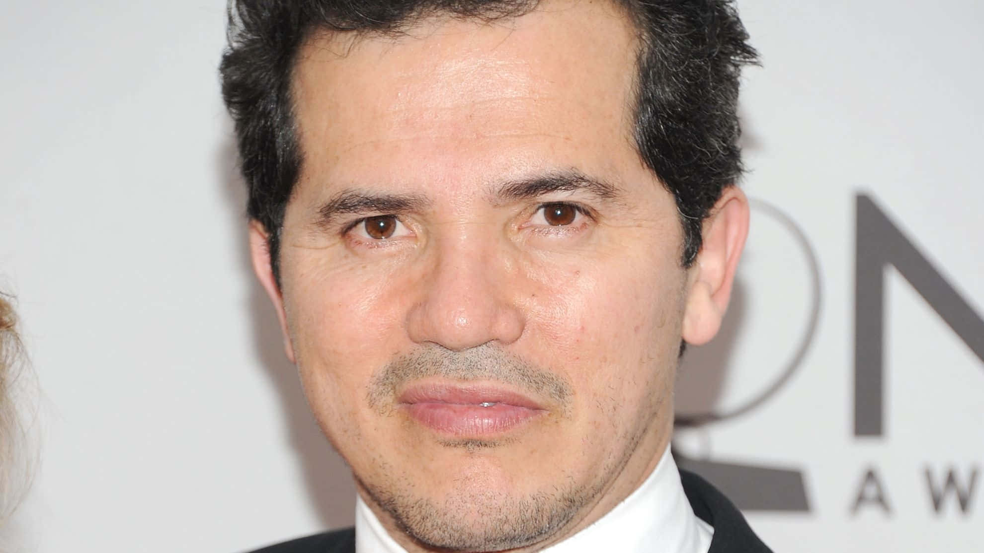 John Leguizamo, suit, awards event, Full HD Desktop Wallpaper