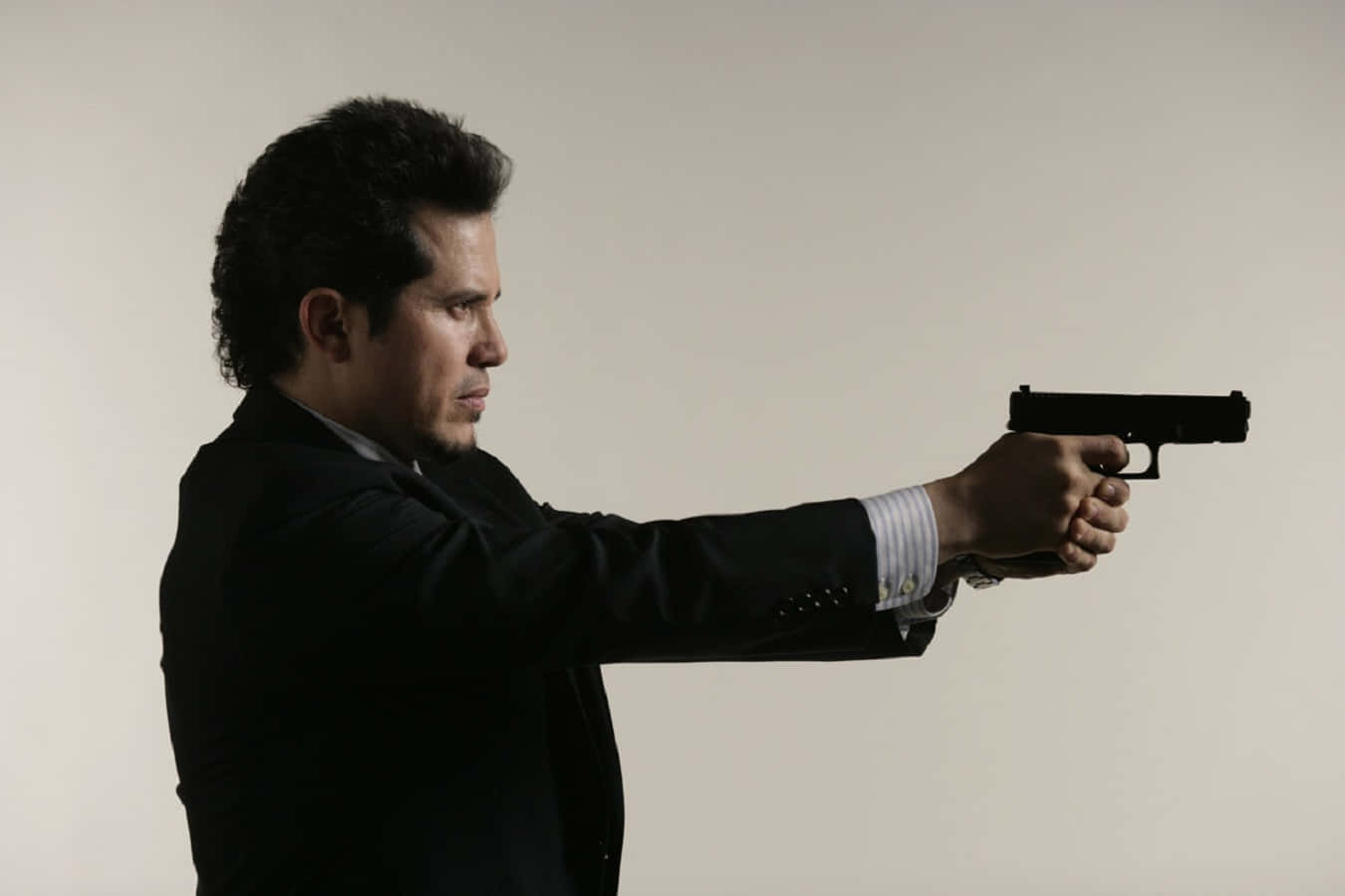 John Leguizamo, dark suit, handgun, HD Desktop Wallpaper