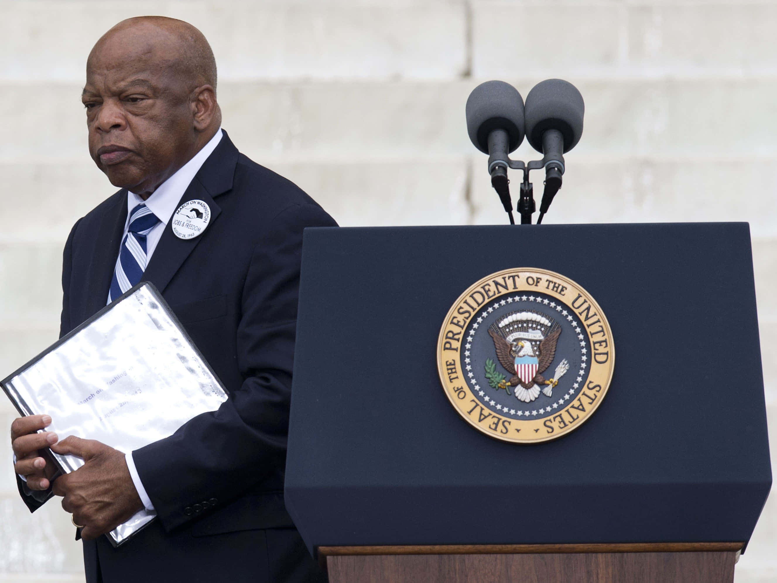 John Lewis, presidential podium, dark suit, 2K Desktop Wallpaper