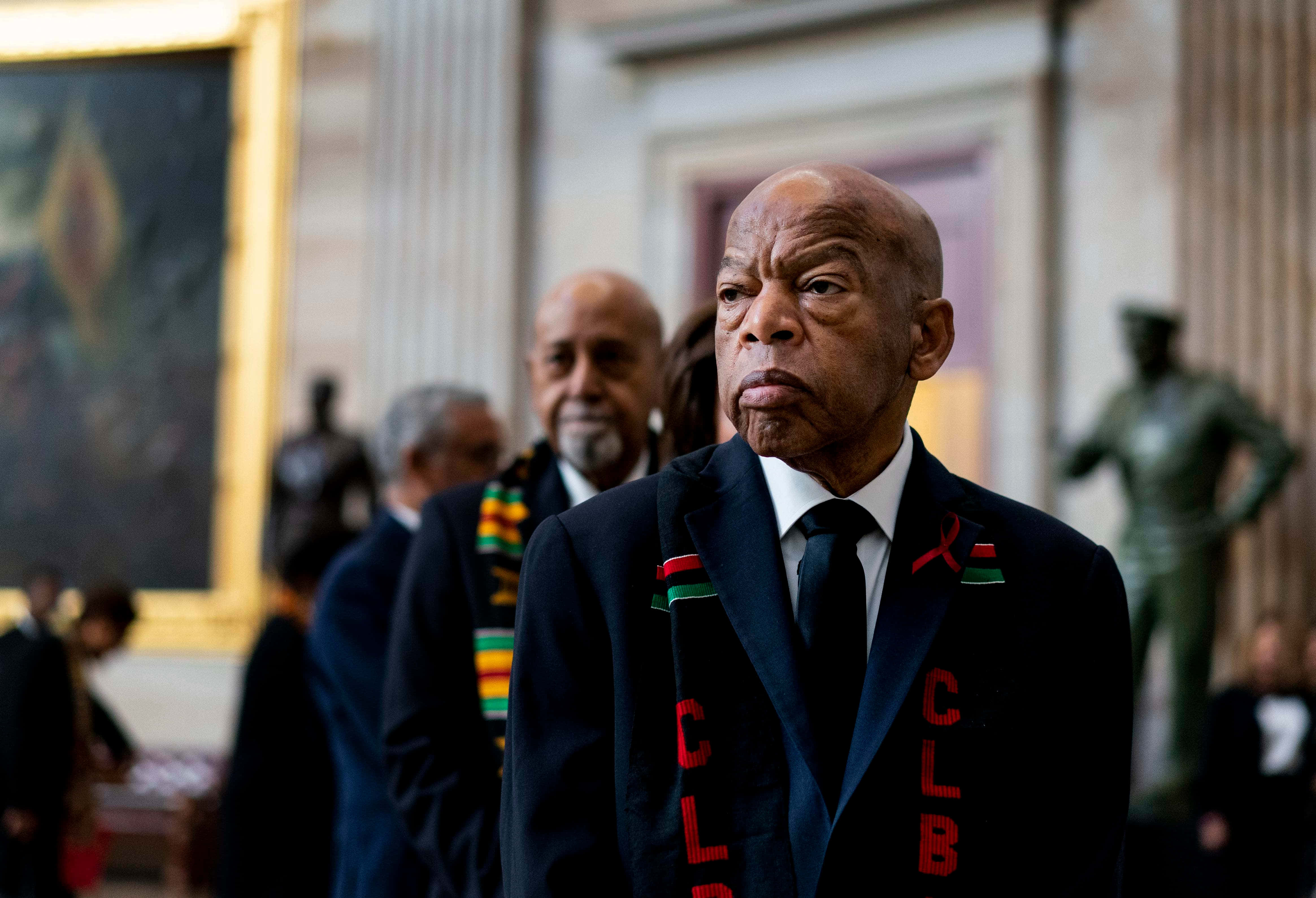 John Lewis, red green and black ribbons, dark suit, 4K Desktop Wallpaper