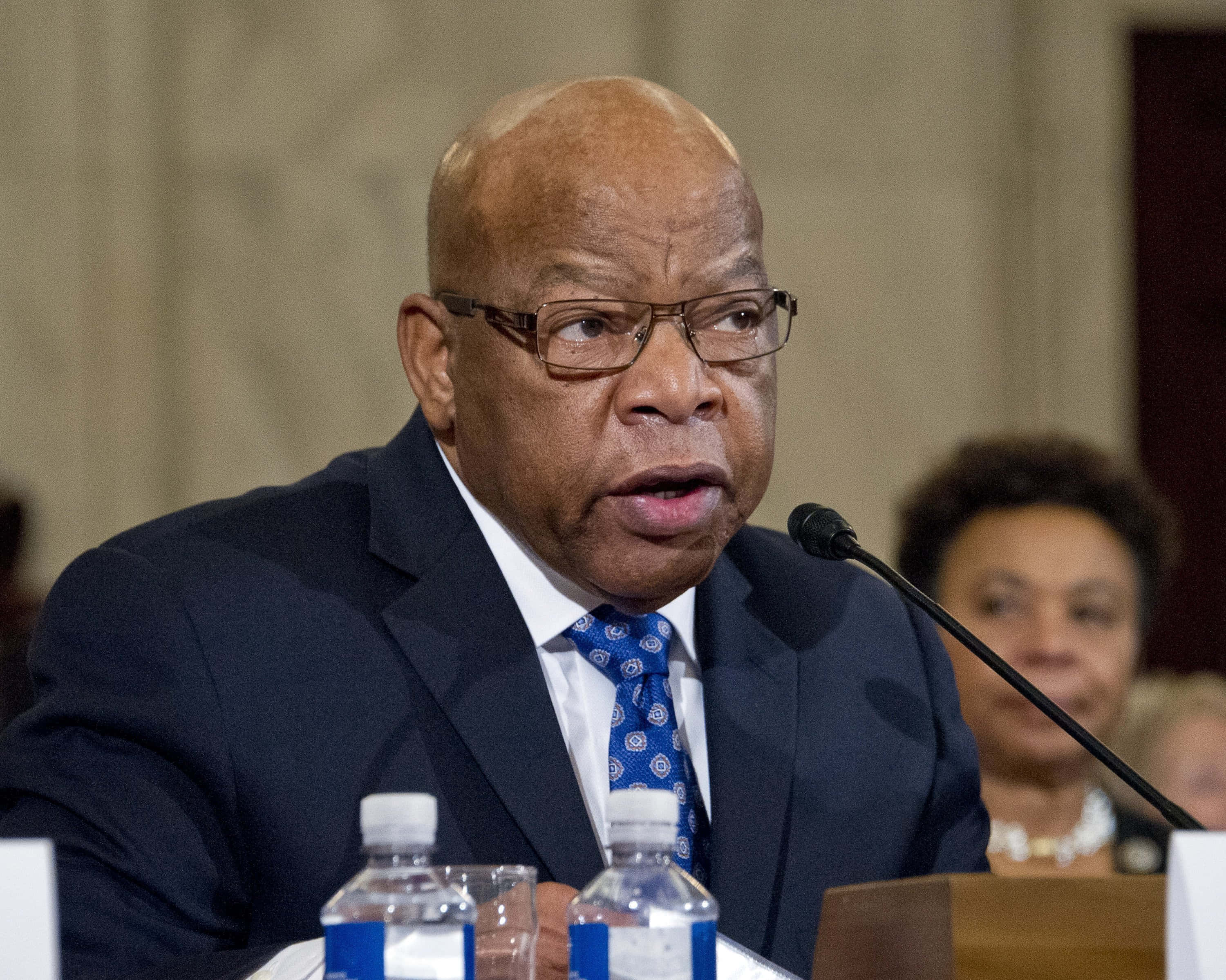 John Lewis, court, microphone, 2K Desktop Wallpaper