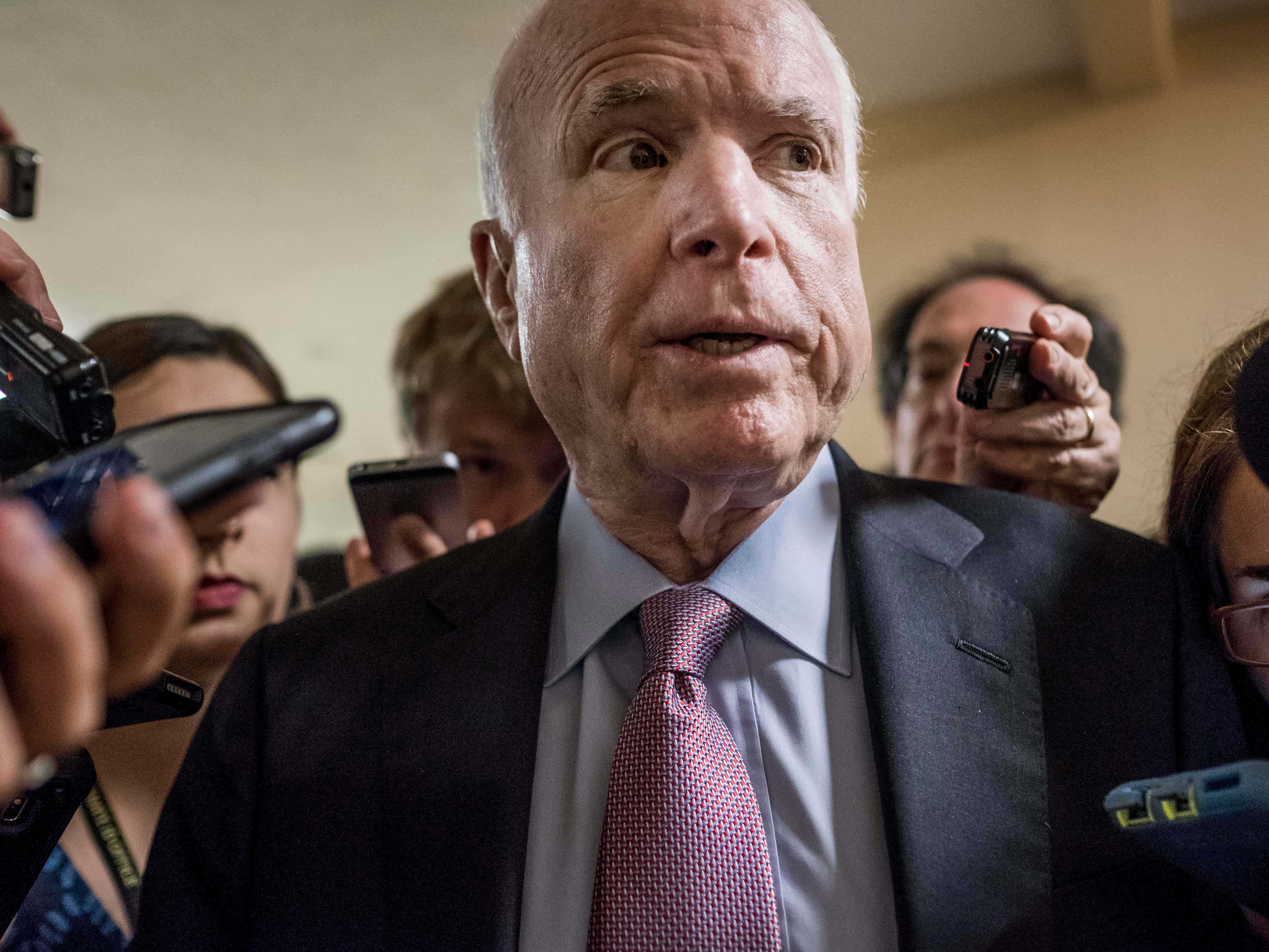 John McCain, reporters, suit and tie, 5K Desktop Wallpaper