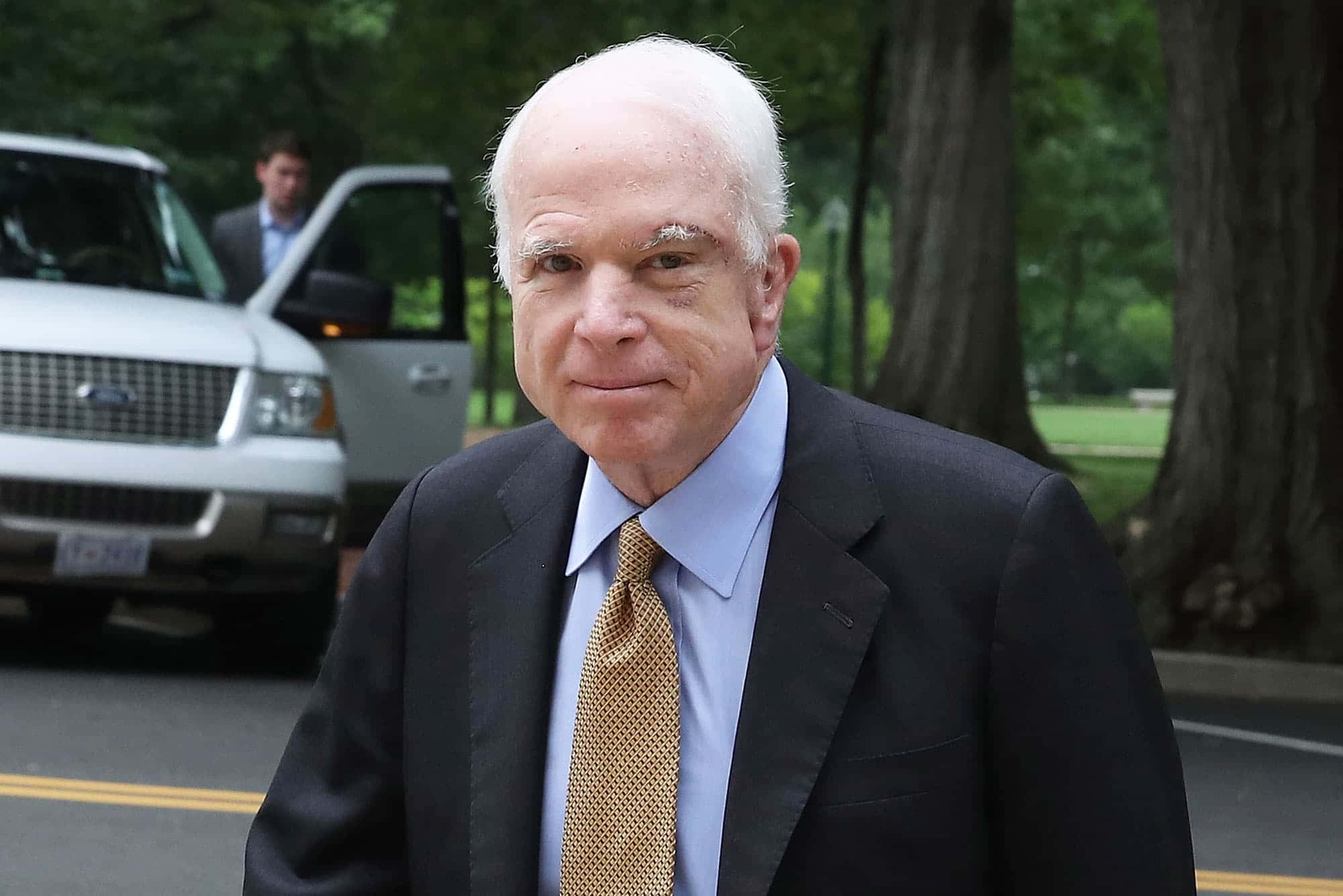 John McCain, dark suit, gold tie, Full HD Desktop Wallpaper