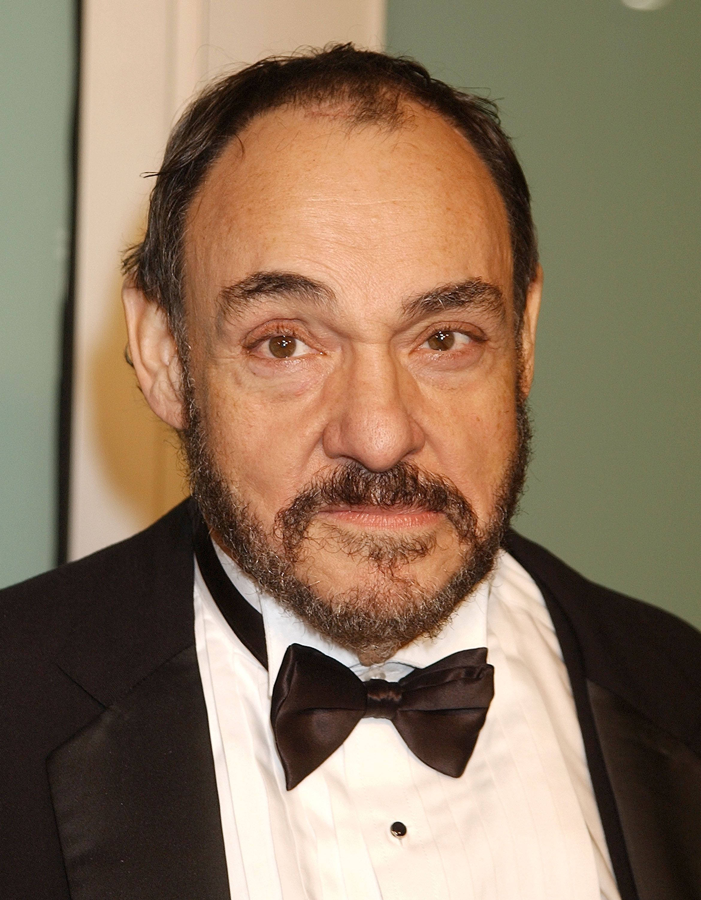 John Rhys Davies, bow tie, black tuxedo, 2K Phone Wallpaper