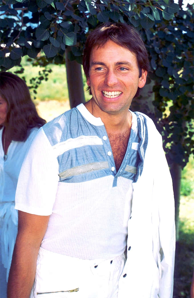 John Ritter, white and blue striped shirt, leafy green trees, SD Phone Wallpaper