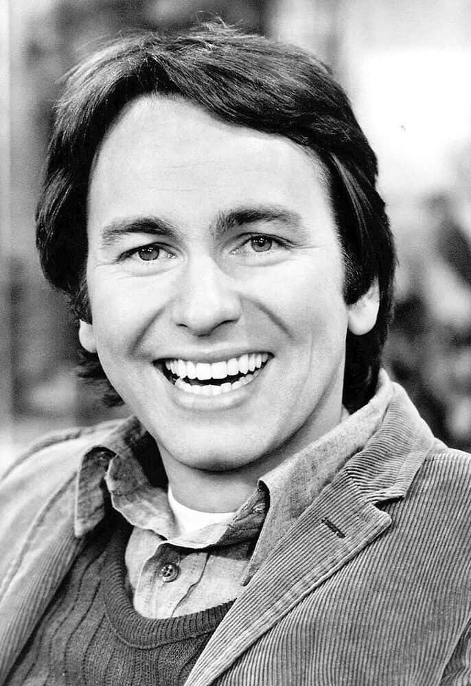 John Ritter, black and white portrait, dark hair, SD Phone Wallpaper