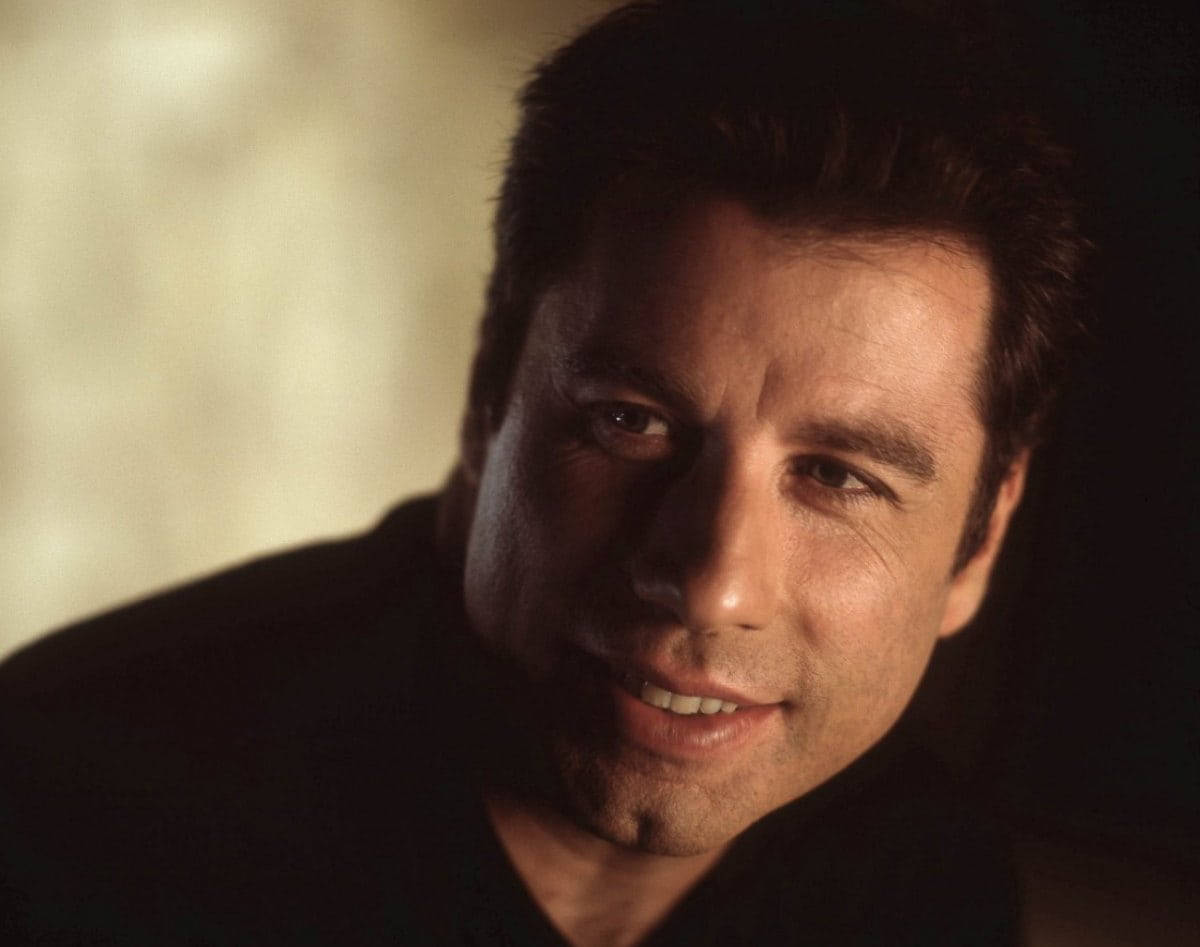 John Travolta, close-up portrait, dark hair, SD Desktop Wallpaper