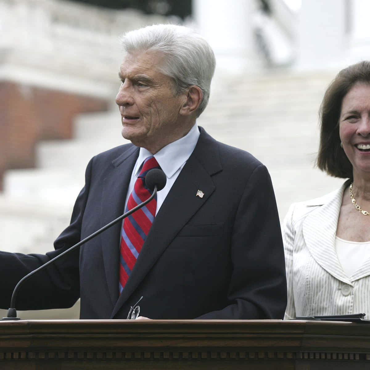 John Warner, dark suit, red tie, SD Desktop Wallpaper